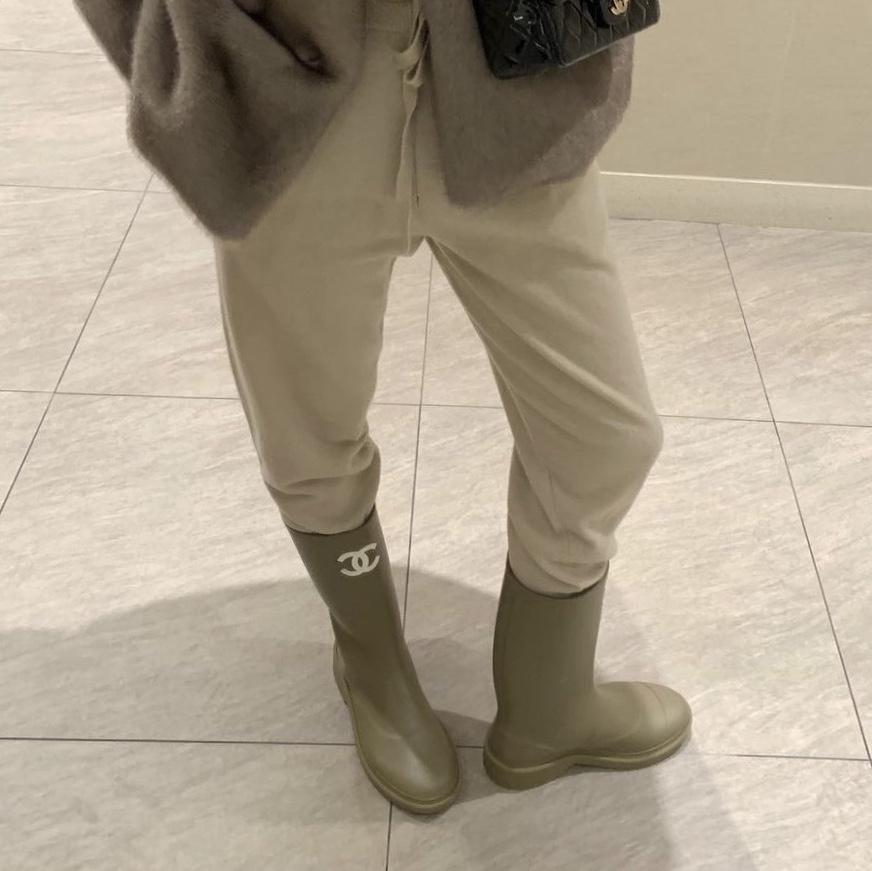 (W) Chanel High Boots Caoutchouc & Dark Beige 착용 스타일