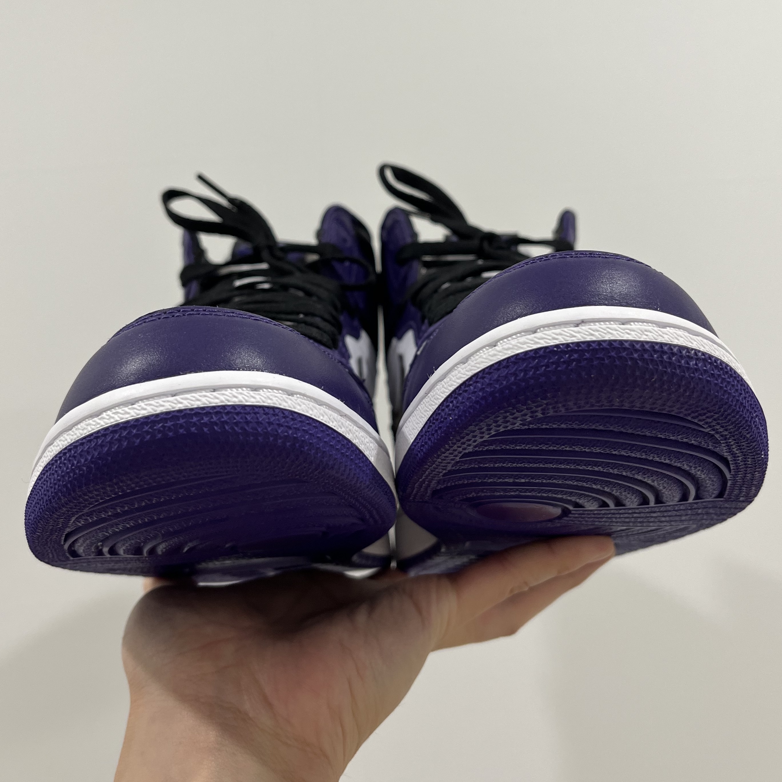 Jordan 1 Retro High OG Court Purple 2020 착용 스타일 - 3
