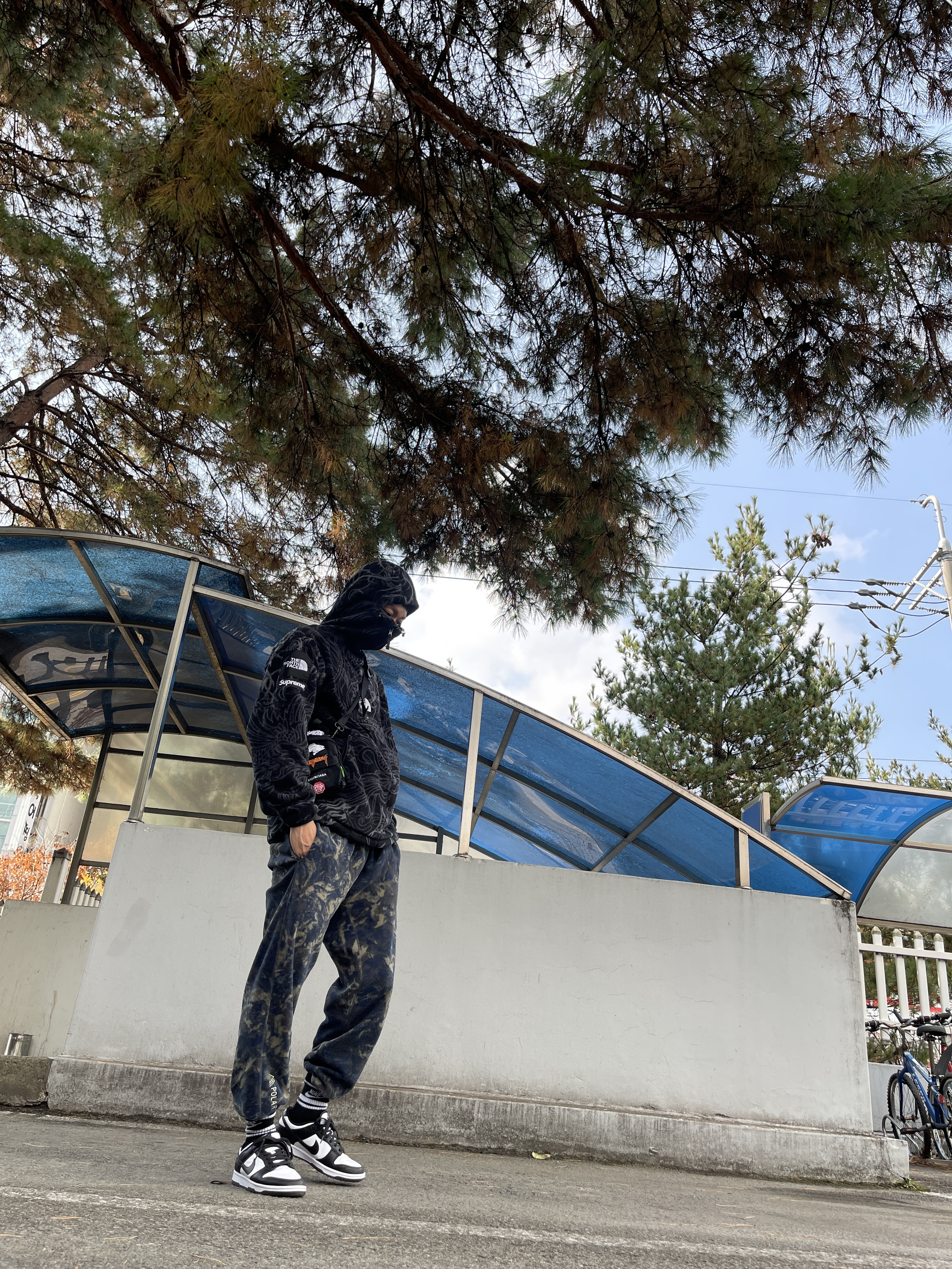 Supreme x The North Face Steep Tech Fleece Pullover Black Dragon - 22FW, Nike NRG ACG Therma-Fit Wolf Tree Pants Thunder Blue Dark Smoke Grey - Asia 착용 스타일 - 2