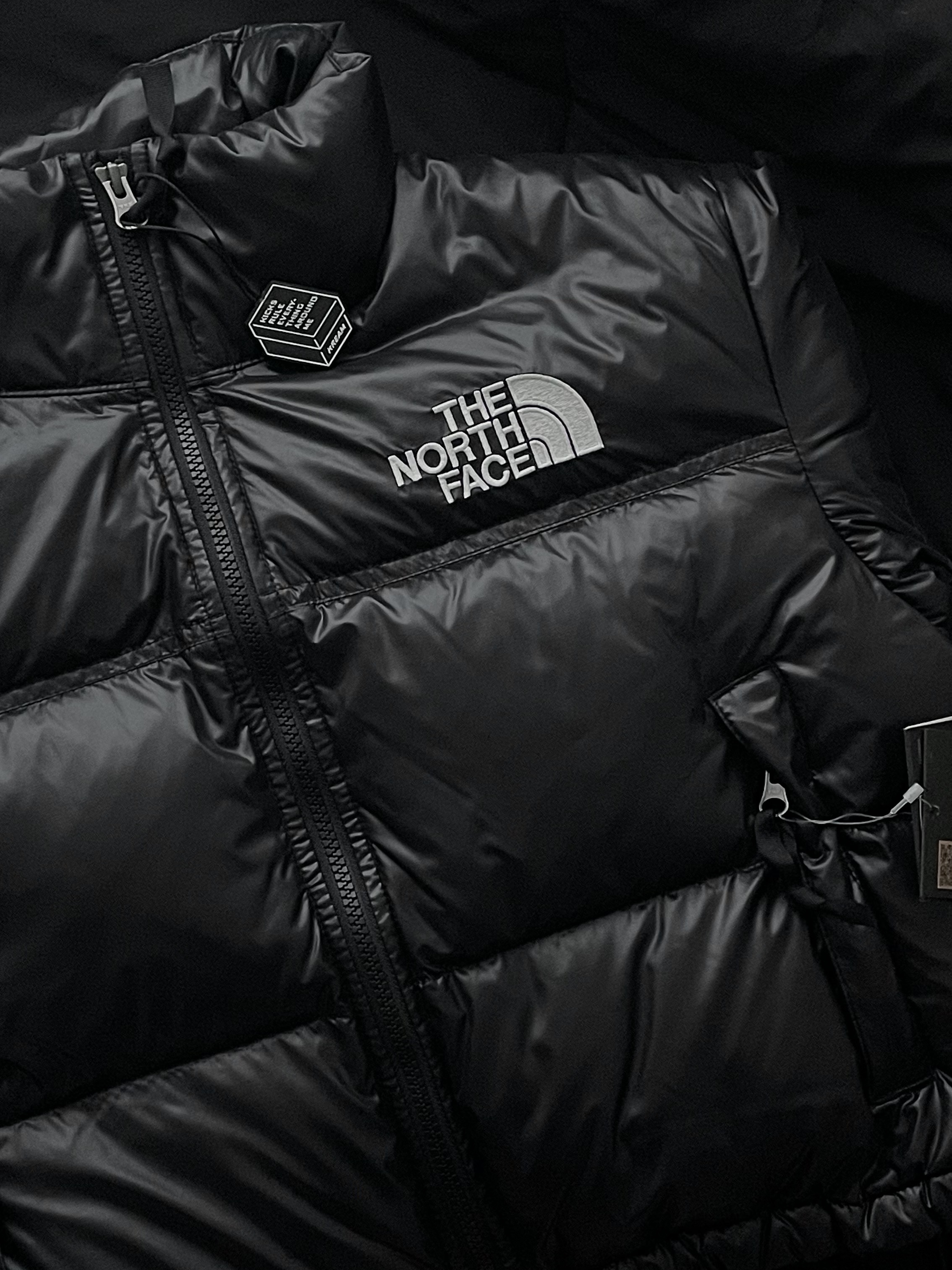 (W) The North Face Nuptse Short Jacket Black 착용 스타일