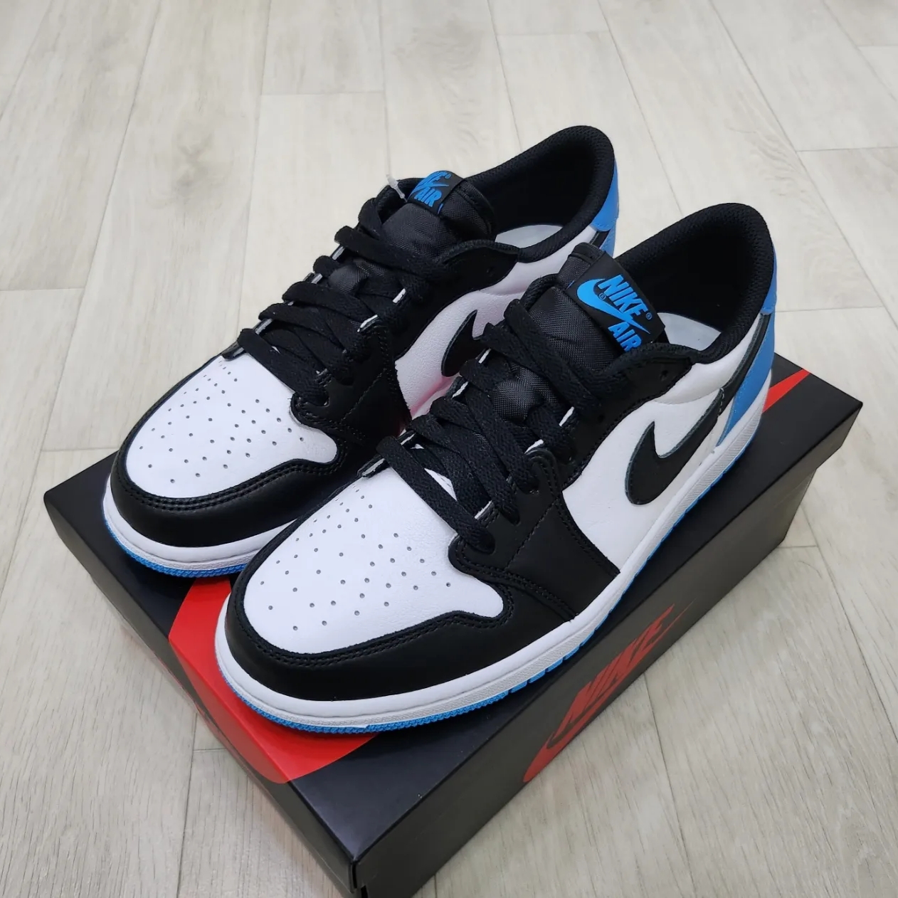 Jordan 1 Retro Low OG Black and Dark Powder Blue, (W) Jordan 1 Retro Low OG Black and Dark Powder Blue 착용 스타일 - 2