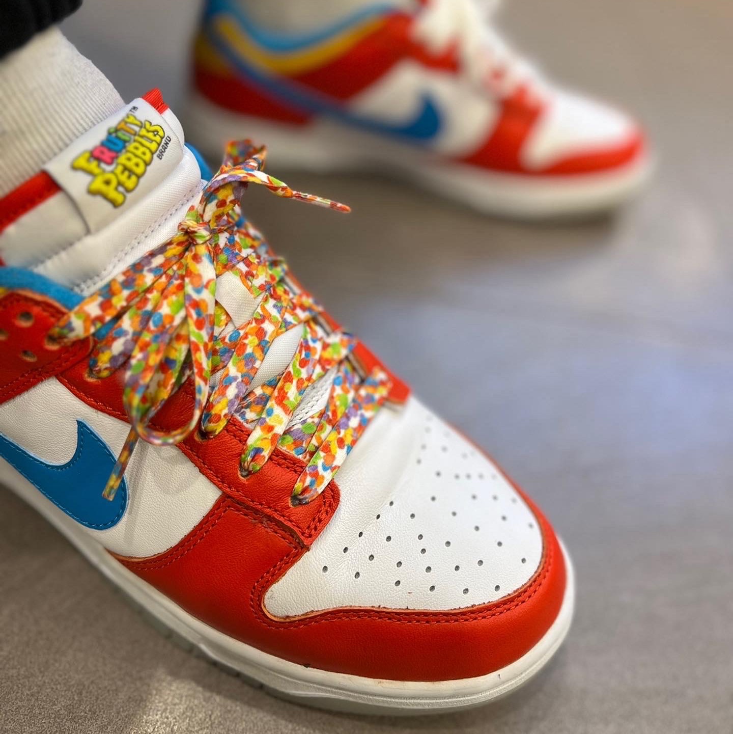 Nike x LeBron James x Fruity Pebbles Dunk Low QS Habanero Red 착용 스타일