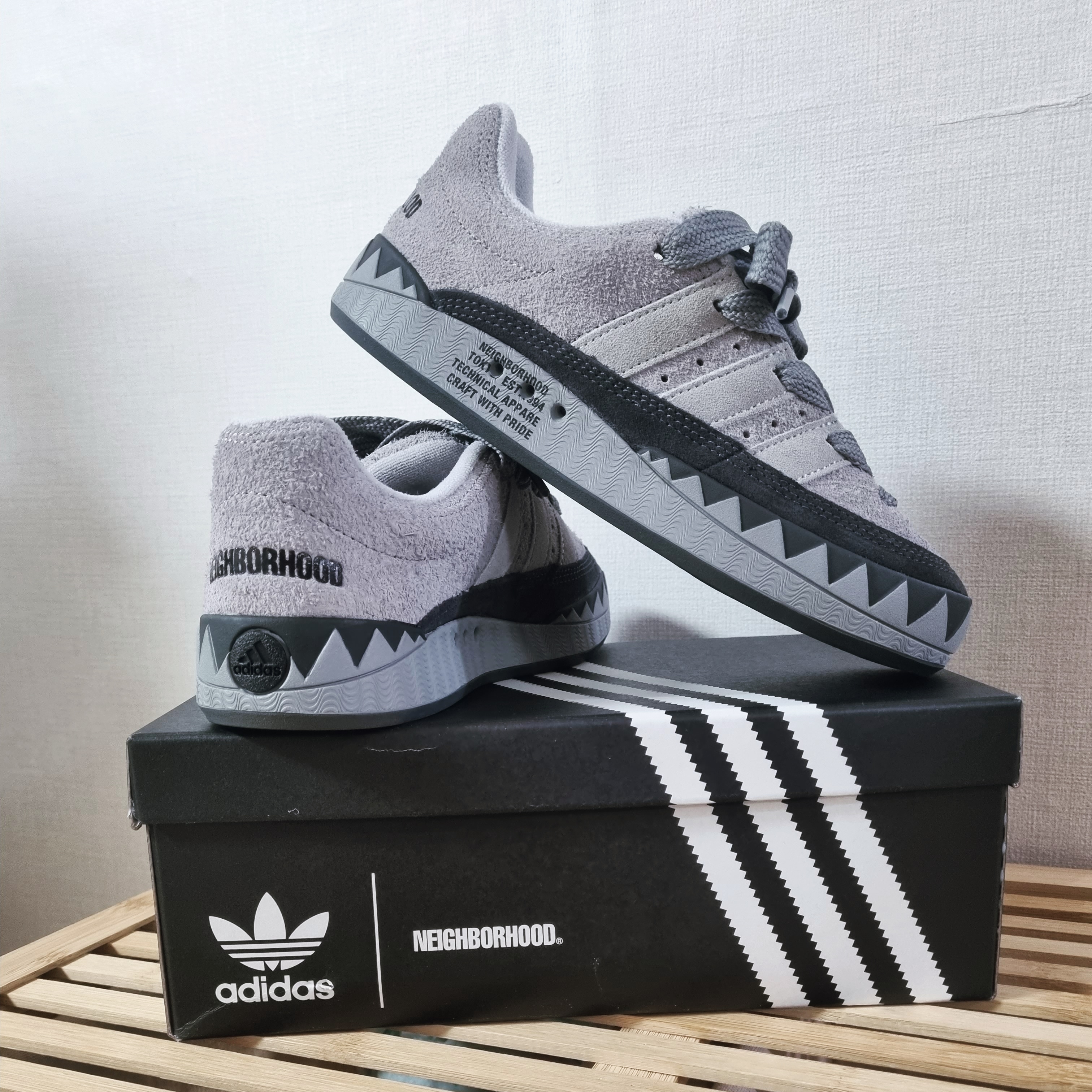 Adidas x Neighborhood Adimatic Charcoal Solid Grey 착용 스타일