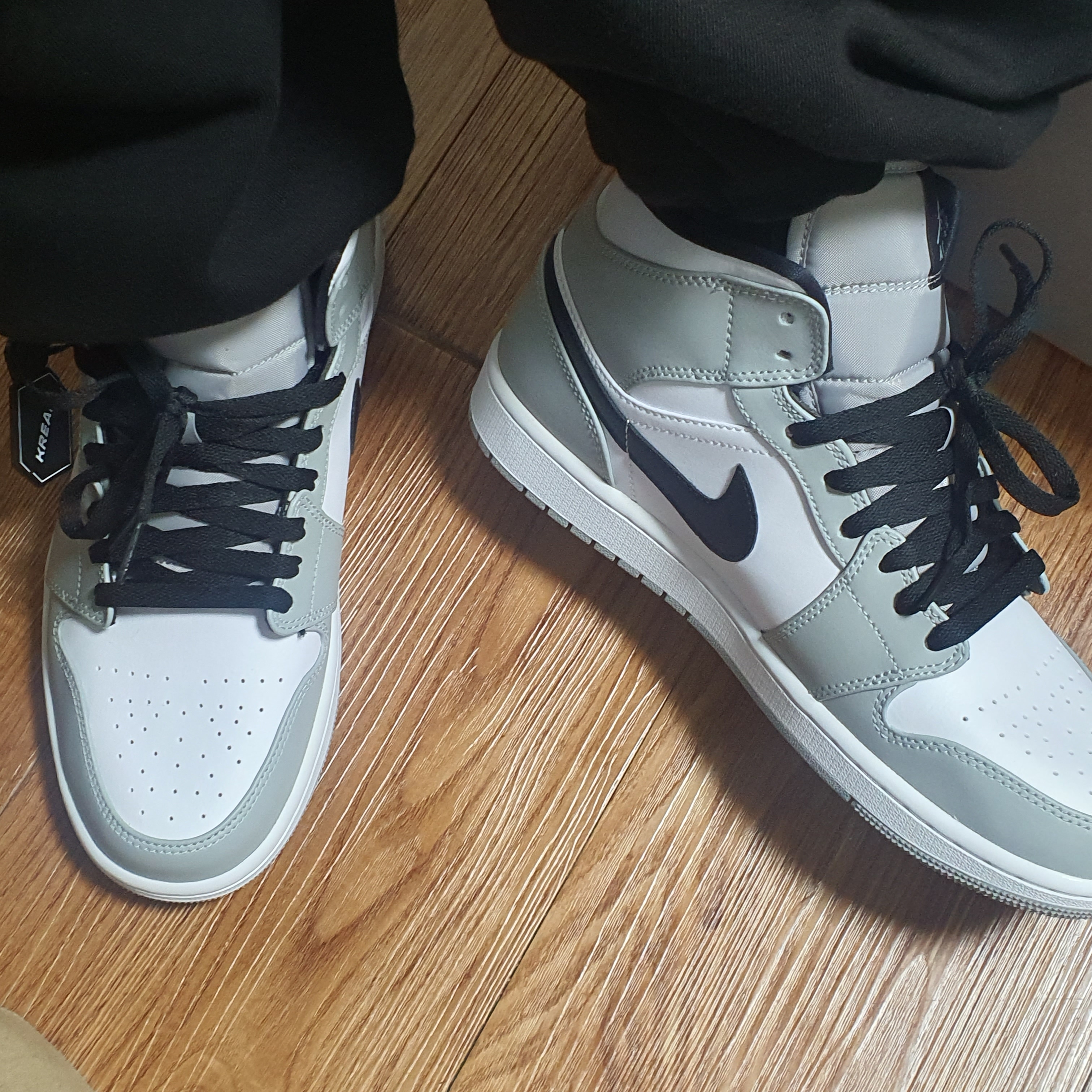 Jordan 1 Mid Light Smoke Grey 착용 스타일