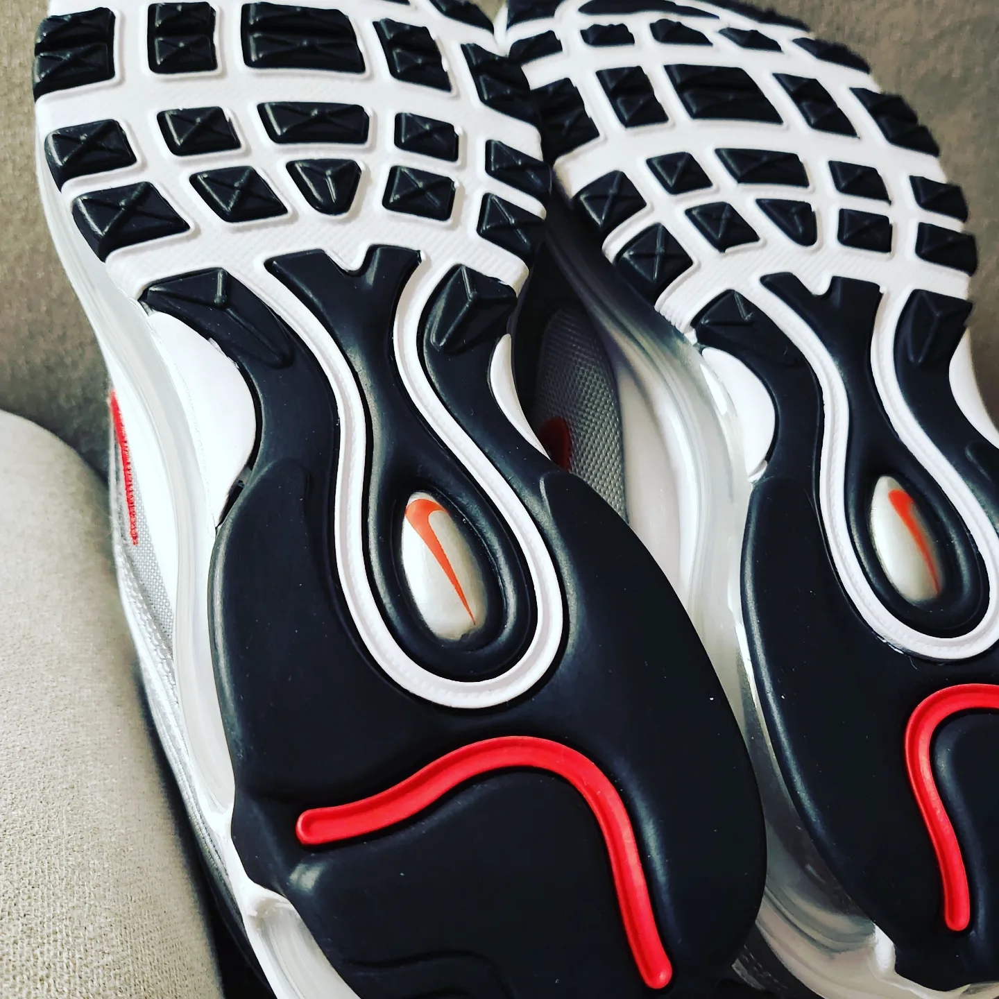 Nike Air Max 97 OG Silver Bullet 2022 착용 스타일 - 4