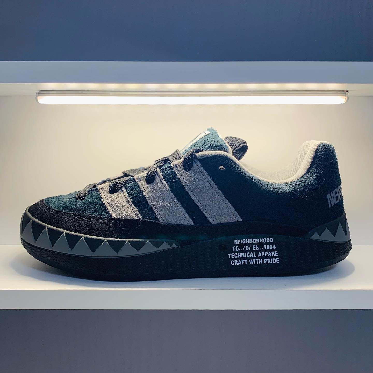 Adidas x Neighborhood Adimatic Core Black 착용 스타일 - 2