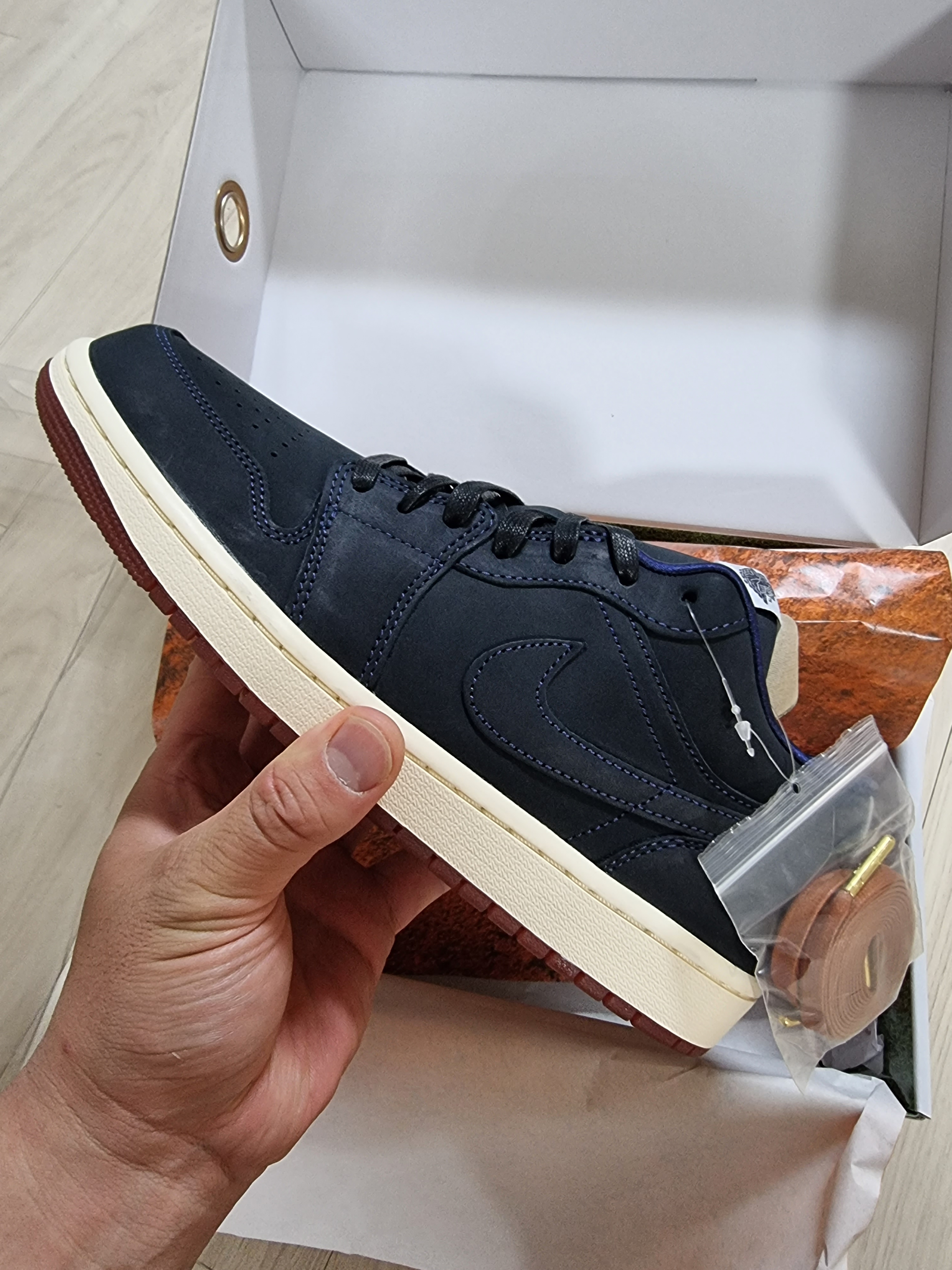 Jordan 1 x Eastside Golf Low Midnight Navy 착용 스타일 - 2