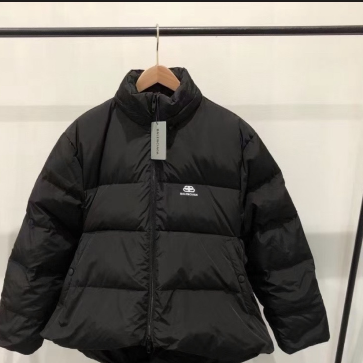 Stussy x Our Legacy x Denim Tears TTL Varsity Jacket Black, Supreme x Tiffany & Co. Box Logo T-Shirt White - 21FW 착용 스타일 - 3