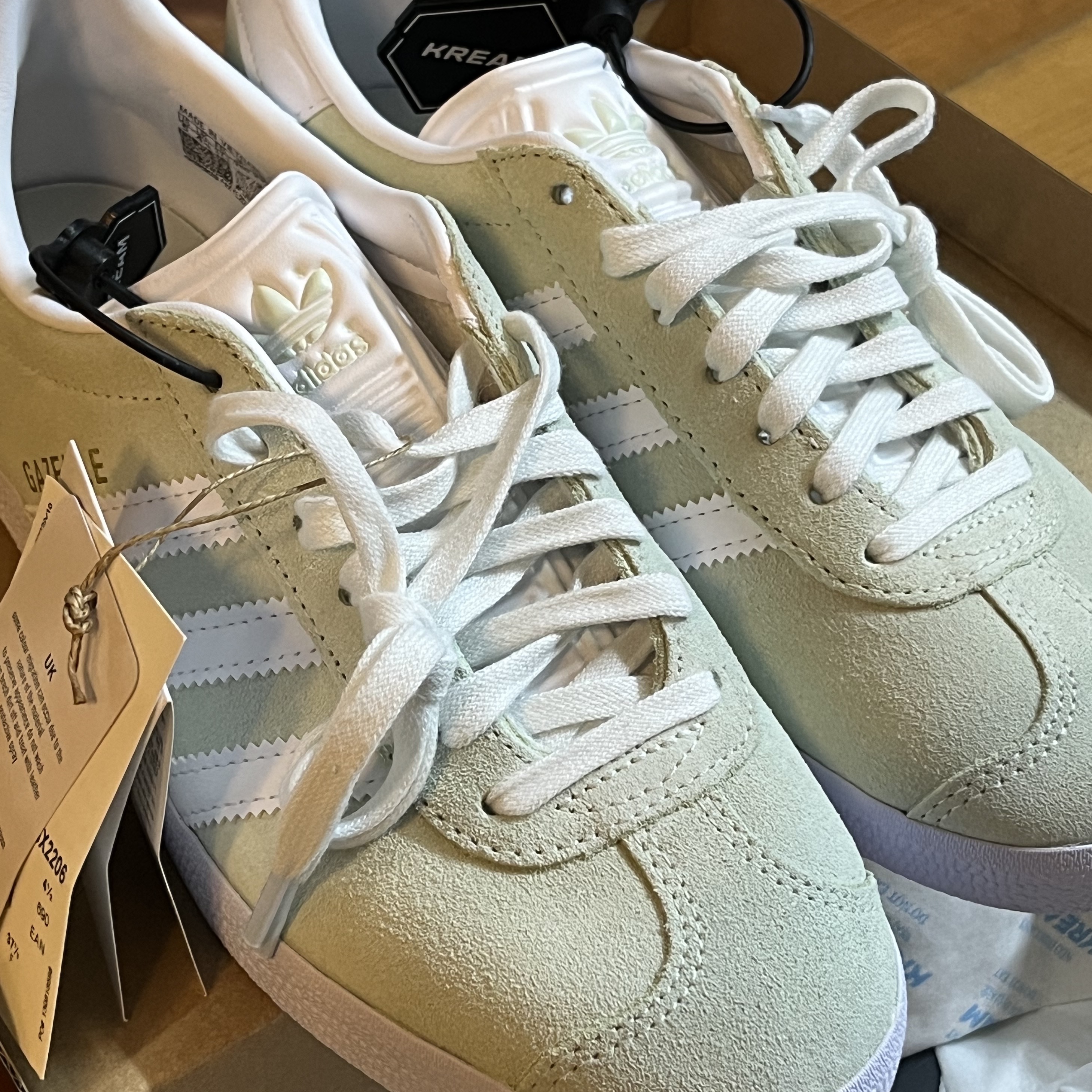 Adidas Gazelle Linen Green 착용 스타일