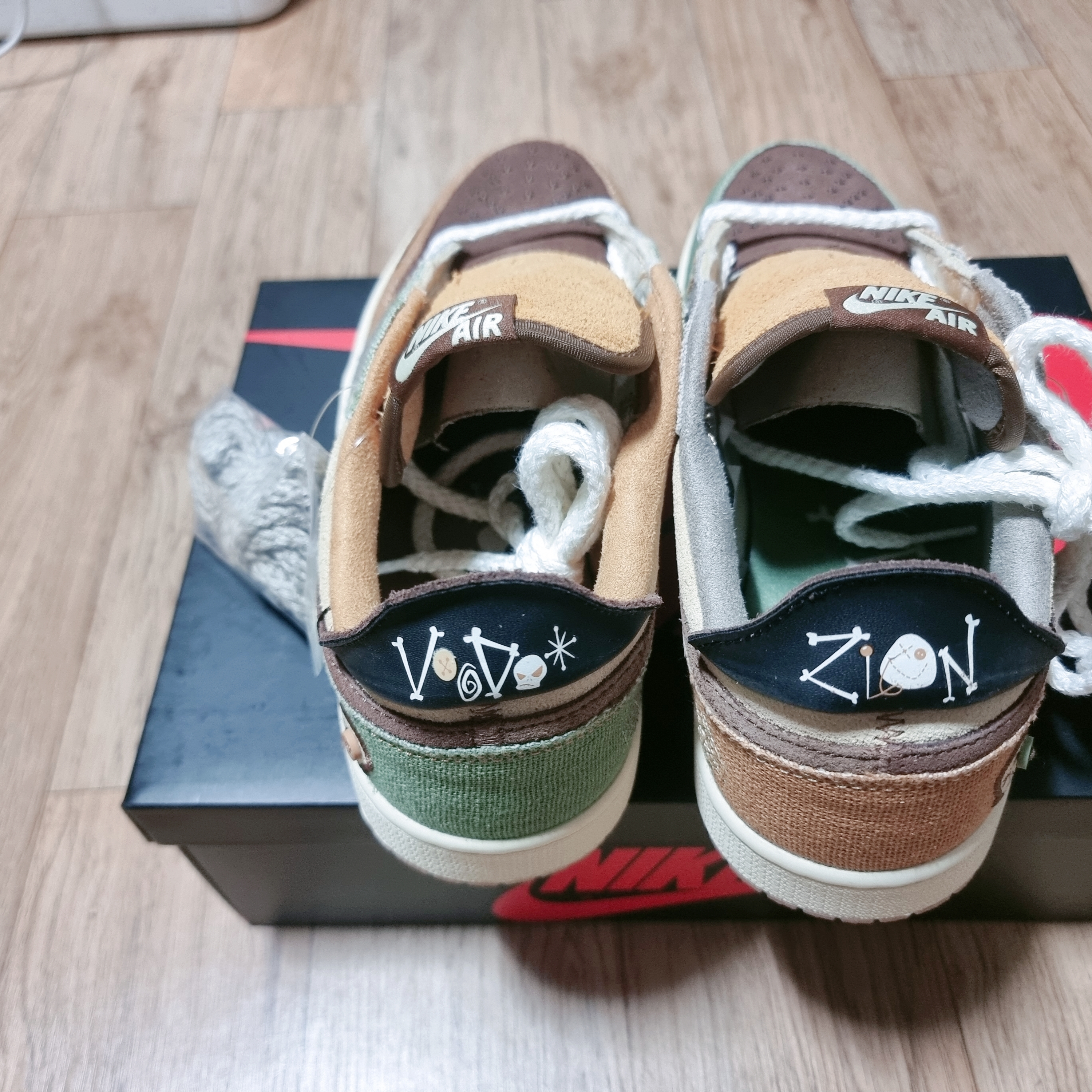 Jordan 1 x Zion Williamson Retro Low OG Flax and Oil Green 착용 스타일 - 3