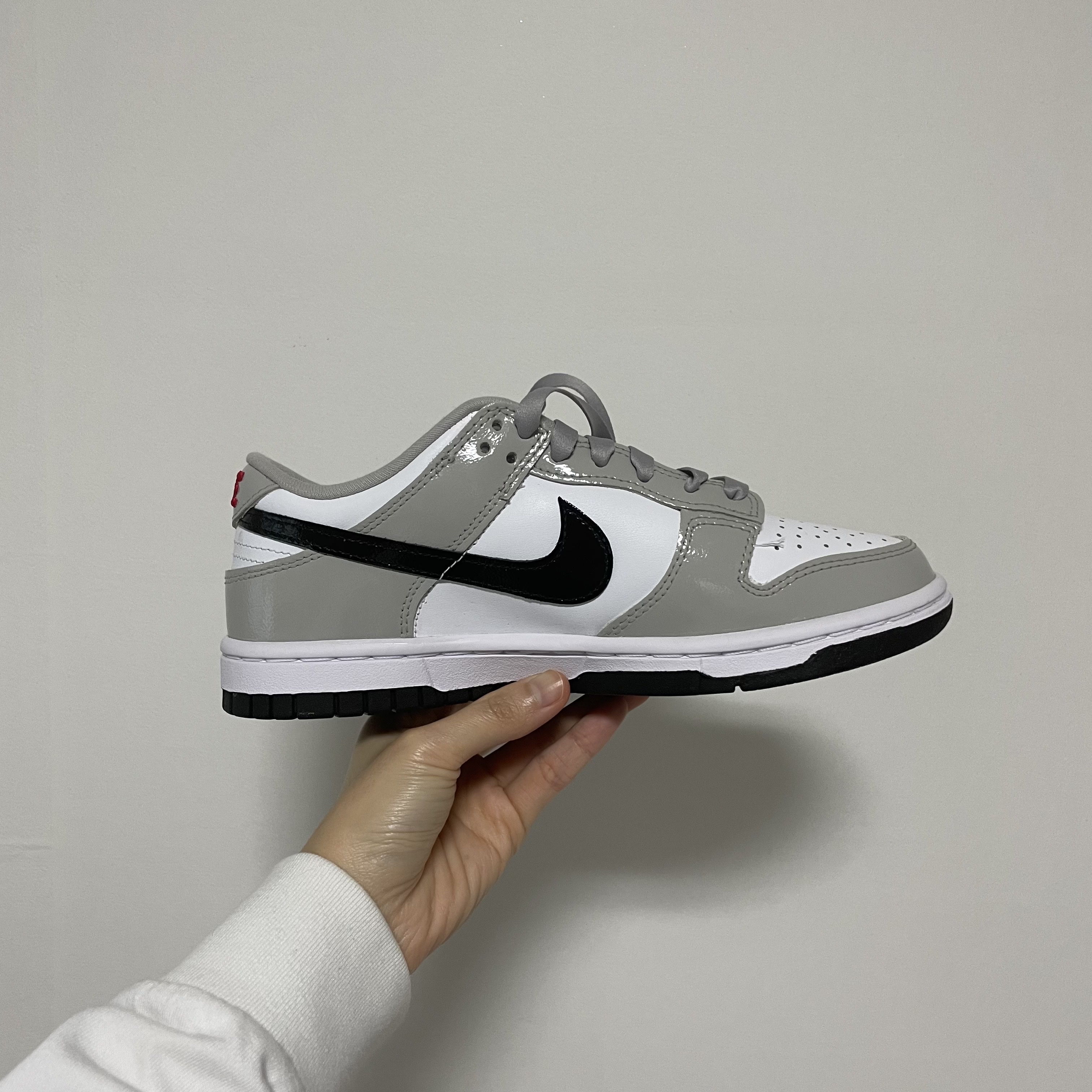 (W) Nike Dunk Low Essential Light Iron Ore Black 착용 스타일 - 1
