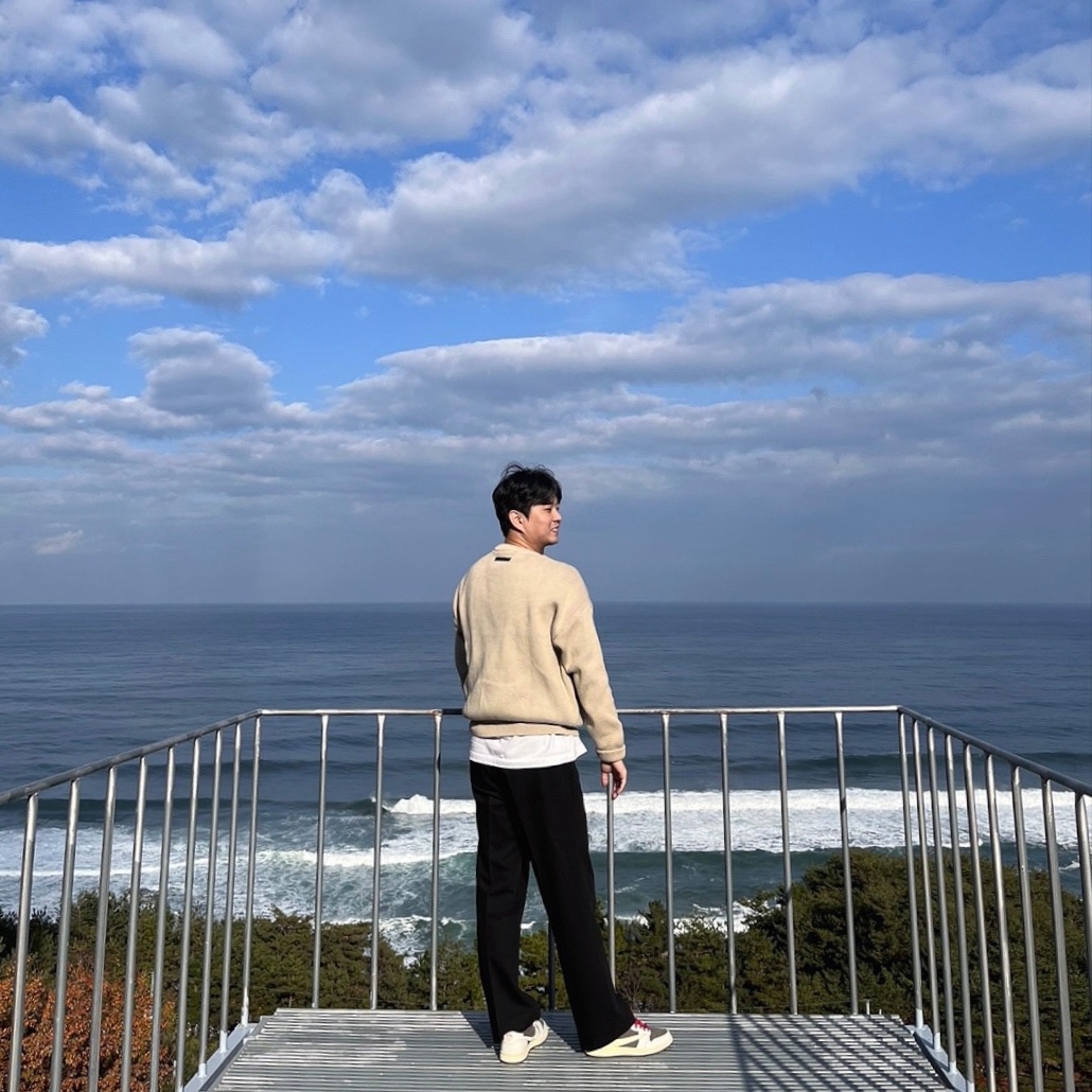 Jordan 1 x Travis Scott Retro Low OG SP Sail and Ridgerock, Essentials Knit Pullover Sweater Linen - Ssense Exclusive 착용 스타일 - 2