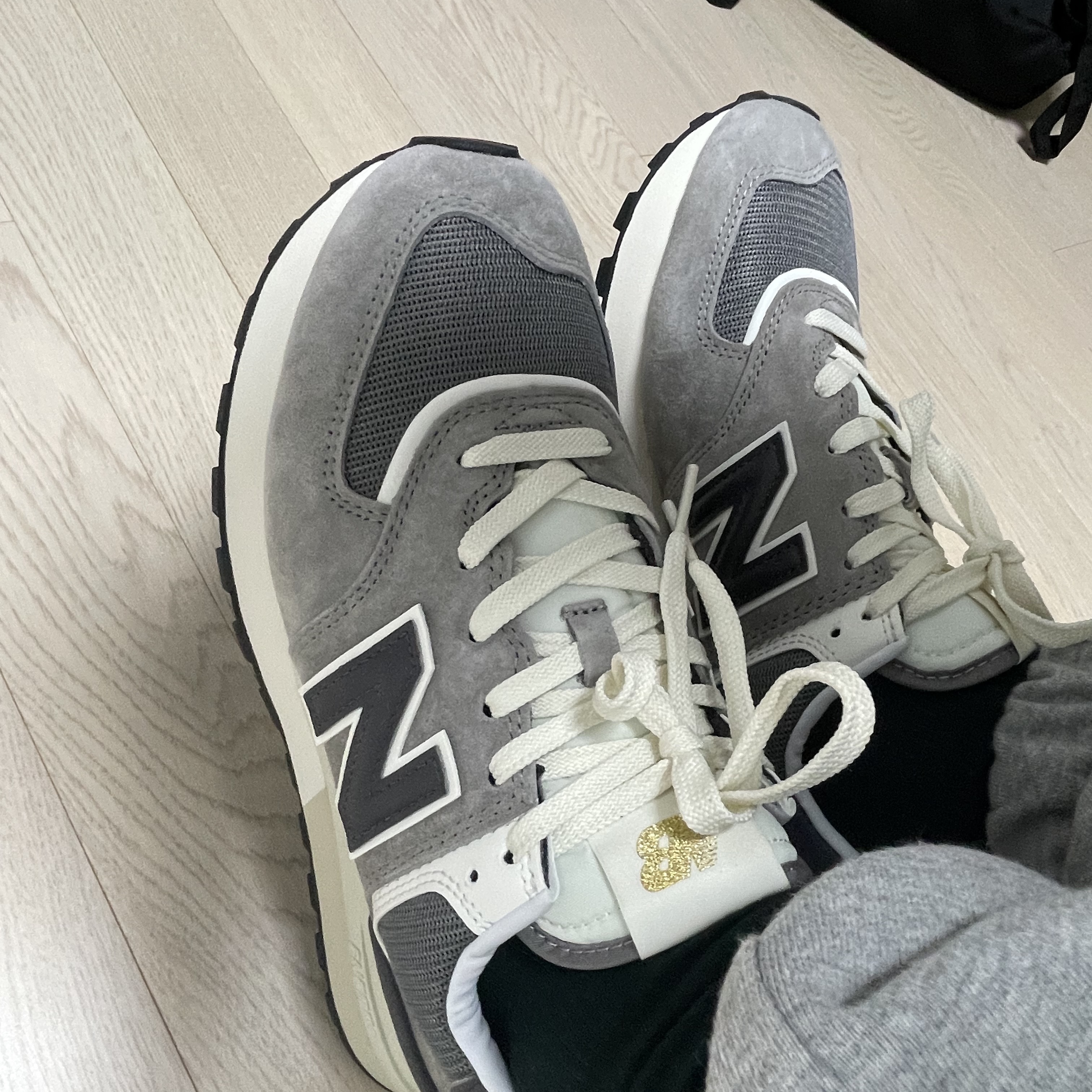 New Balance 574 Legacy Grey 착용 스타일 - 2