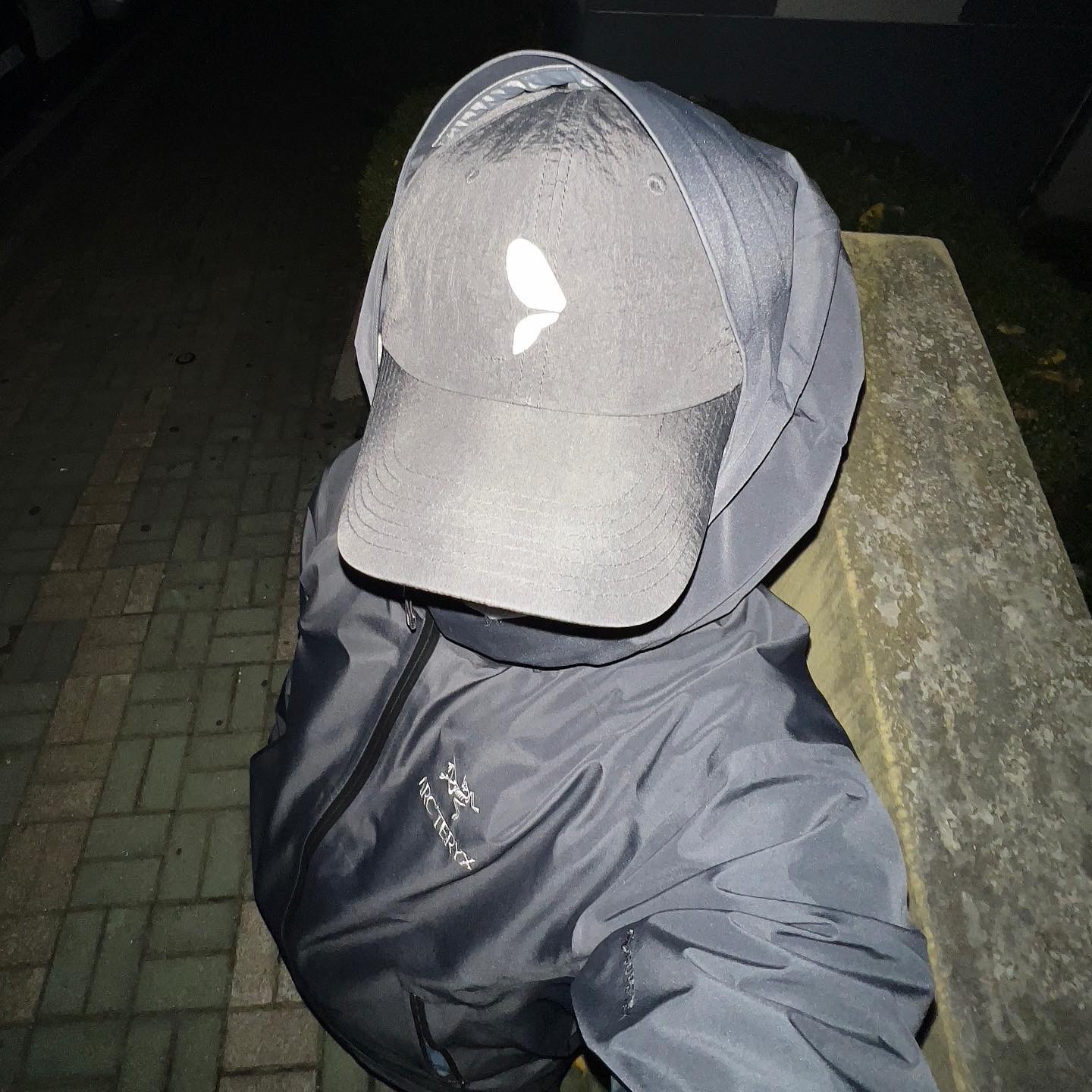 Arc'teryx Beta LT Jacket Black, Asics x Kiko Kostadinov Gel-Sokat 2 Carrier Grey 착용 스타일 - 3