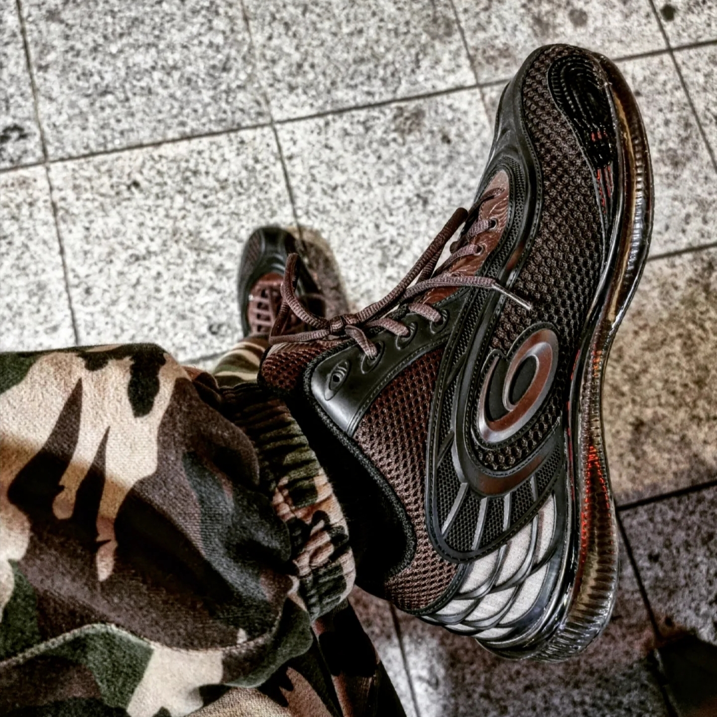 Asics x Kiko Kostadinov Gel-Sokat 2 Coffee 착용 스타일 - 1