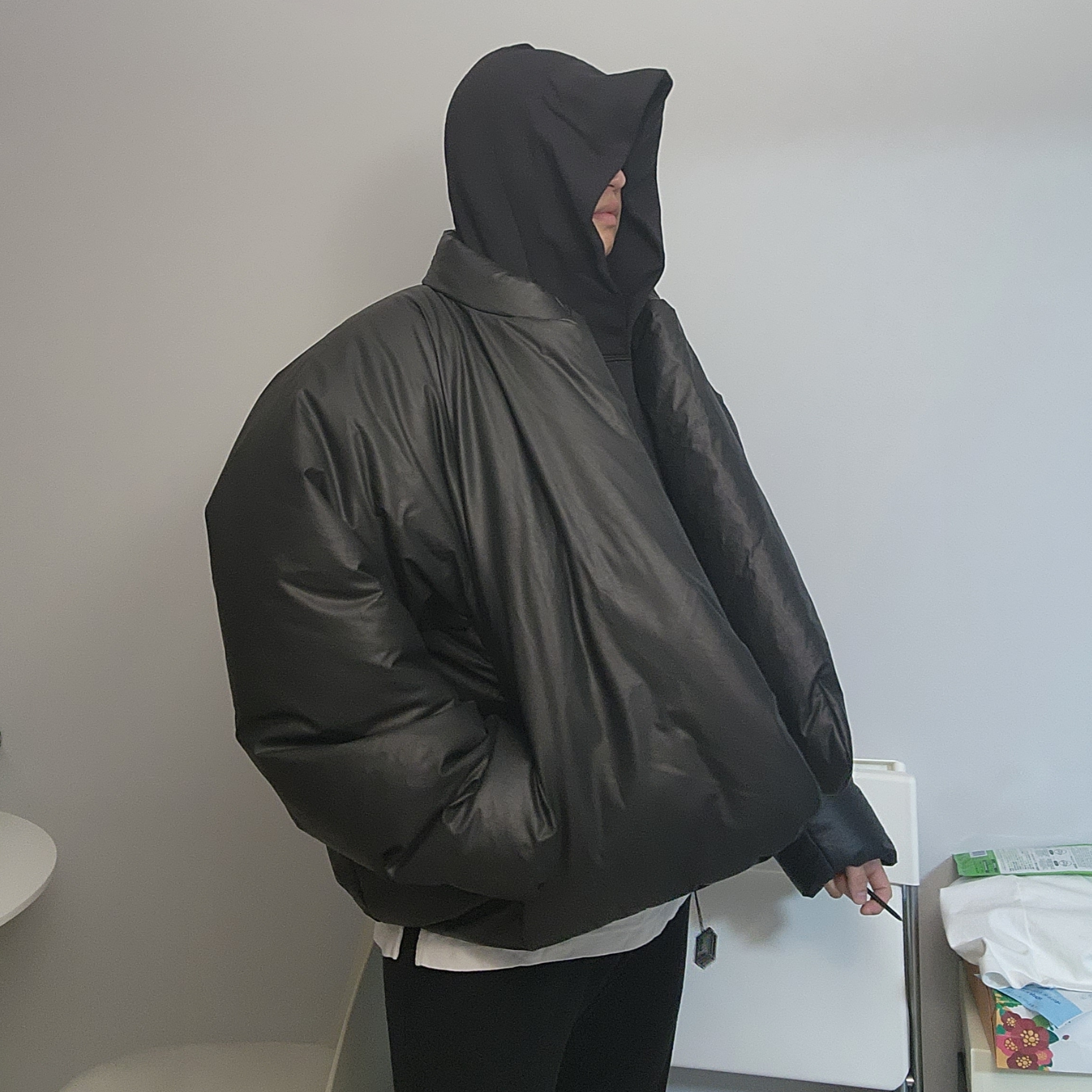 Yeezy Gap Hoodie Black, Yeezy Gap Round Jacket Black 착용 스타일