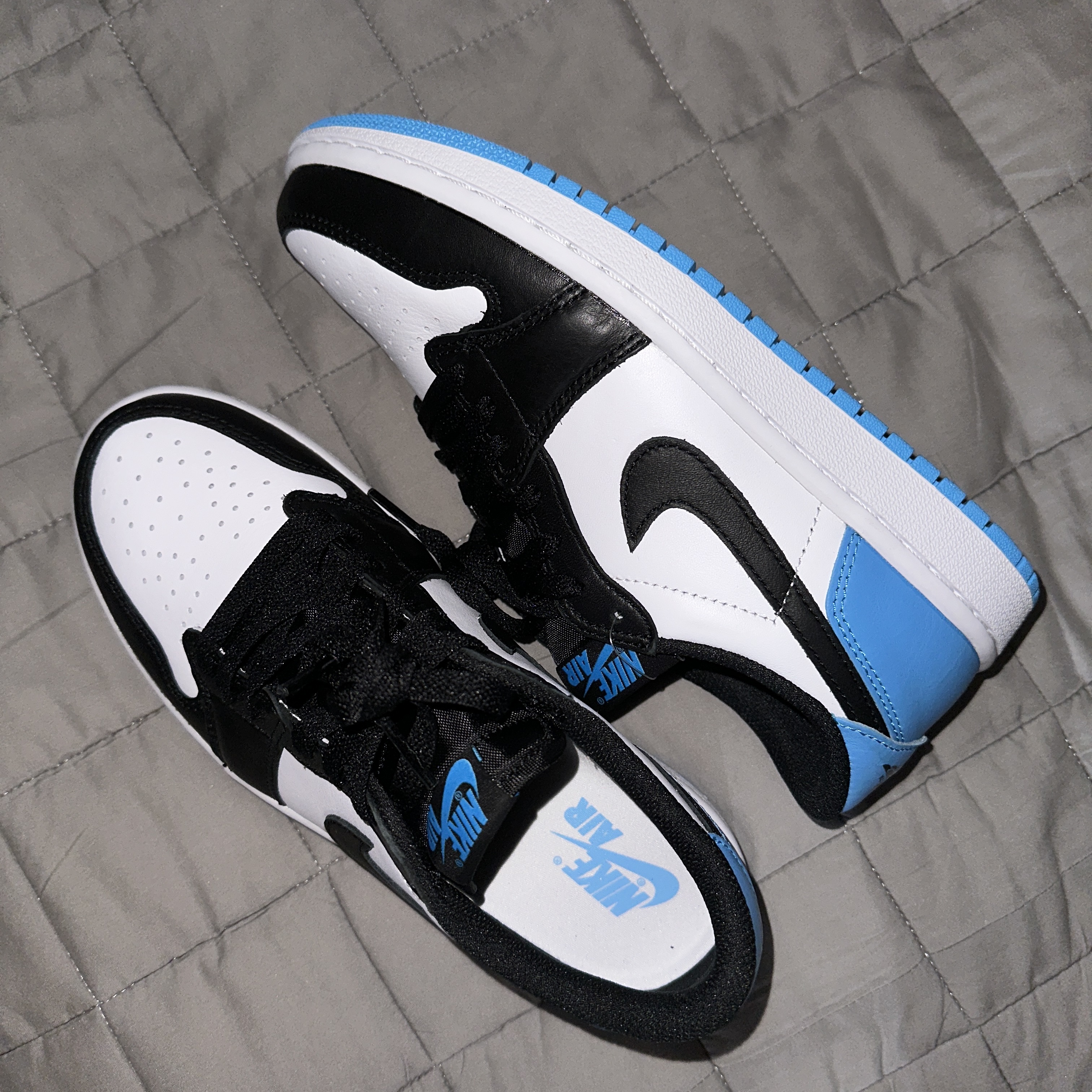 (W) Jordan 1 Retro Low OG Black and Dark Powder Blue 착용 스타일