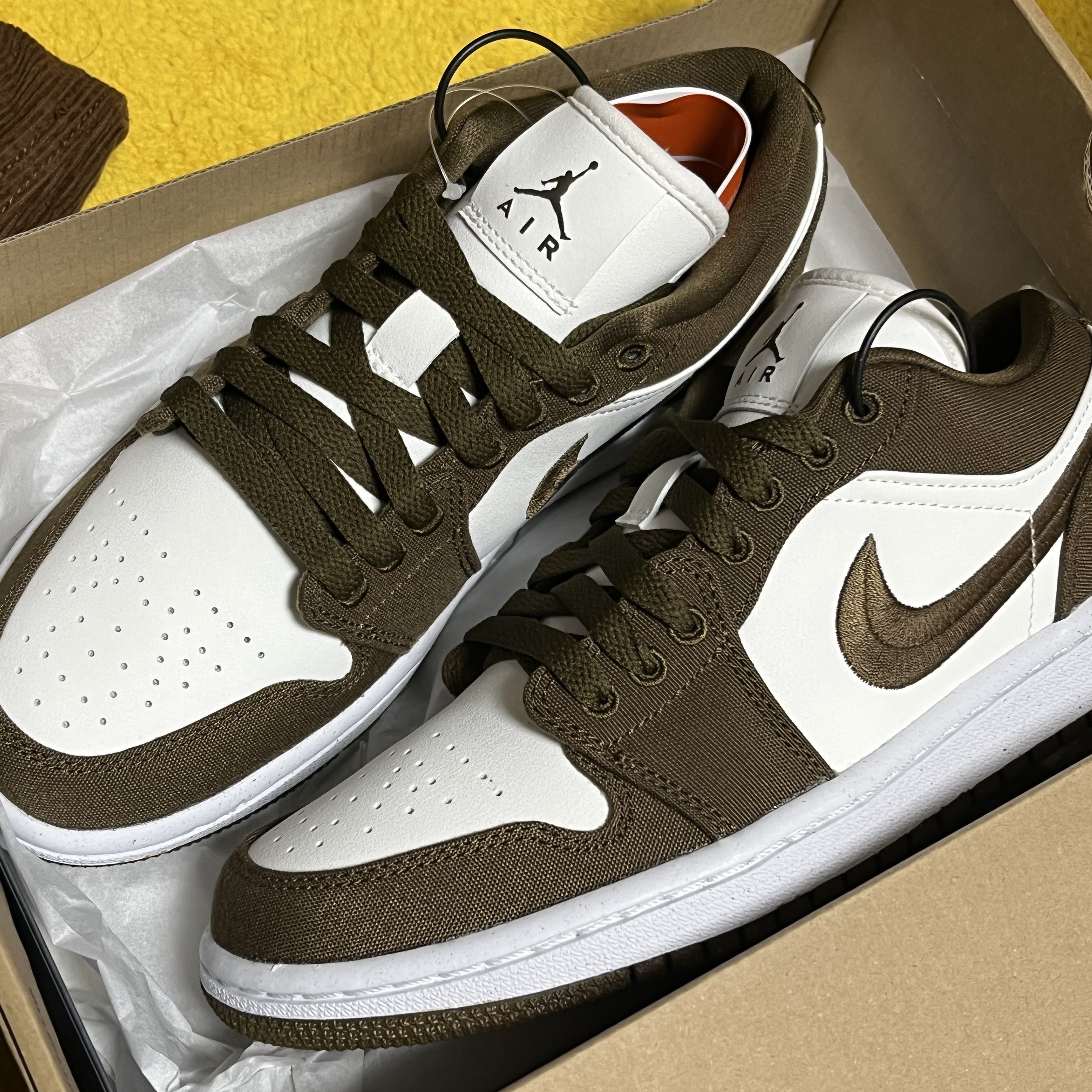 (W) Jordan 1 Low SE Light Olive 착용 스타일