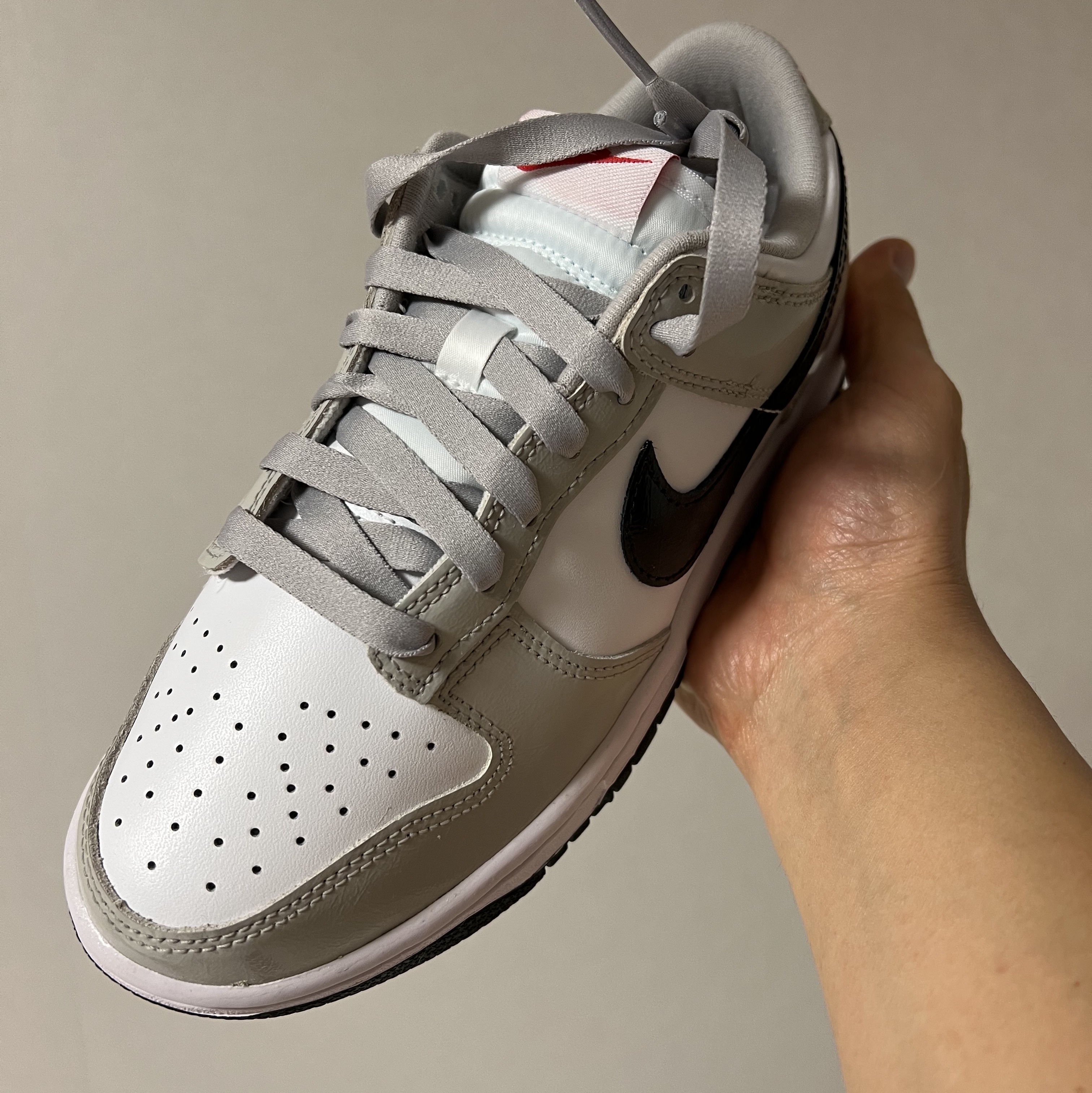 (W) Nike Dunk Low Essential Light Iron Ore Black 착용 스타일 - 2