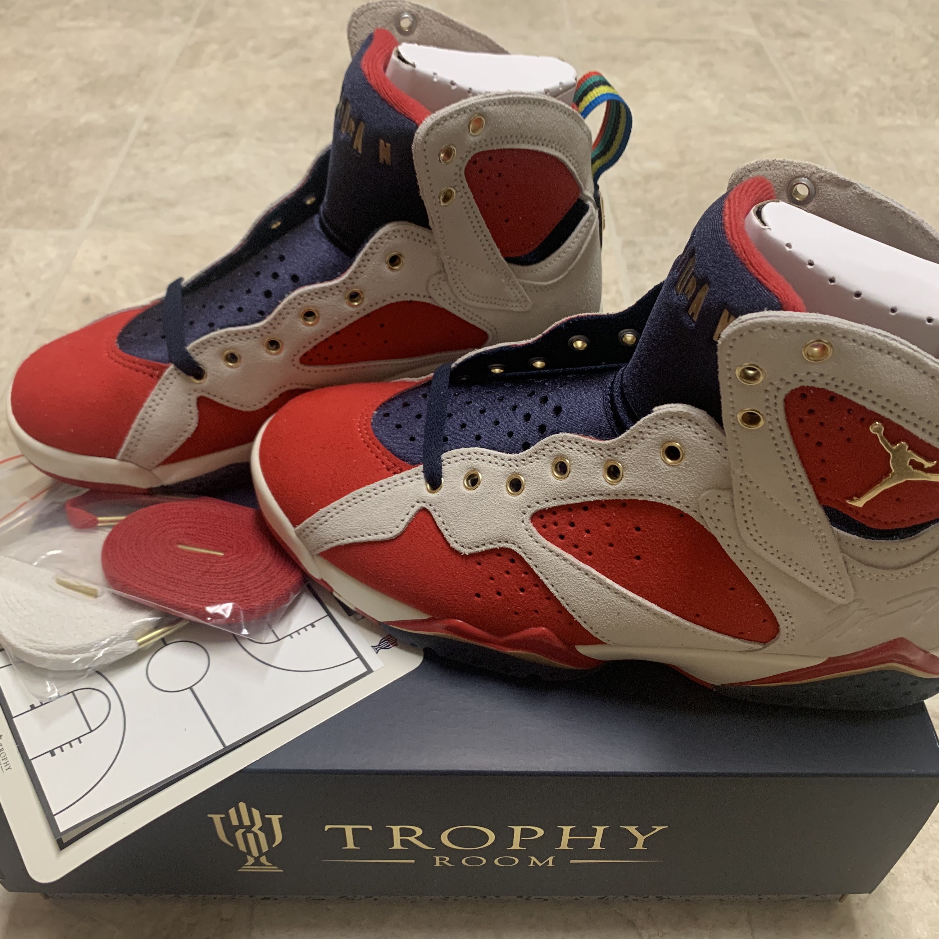 Jordan 7 x Trophy Room Retro SP True Red and Obsidian 착용 스타일