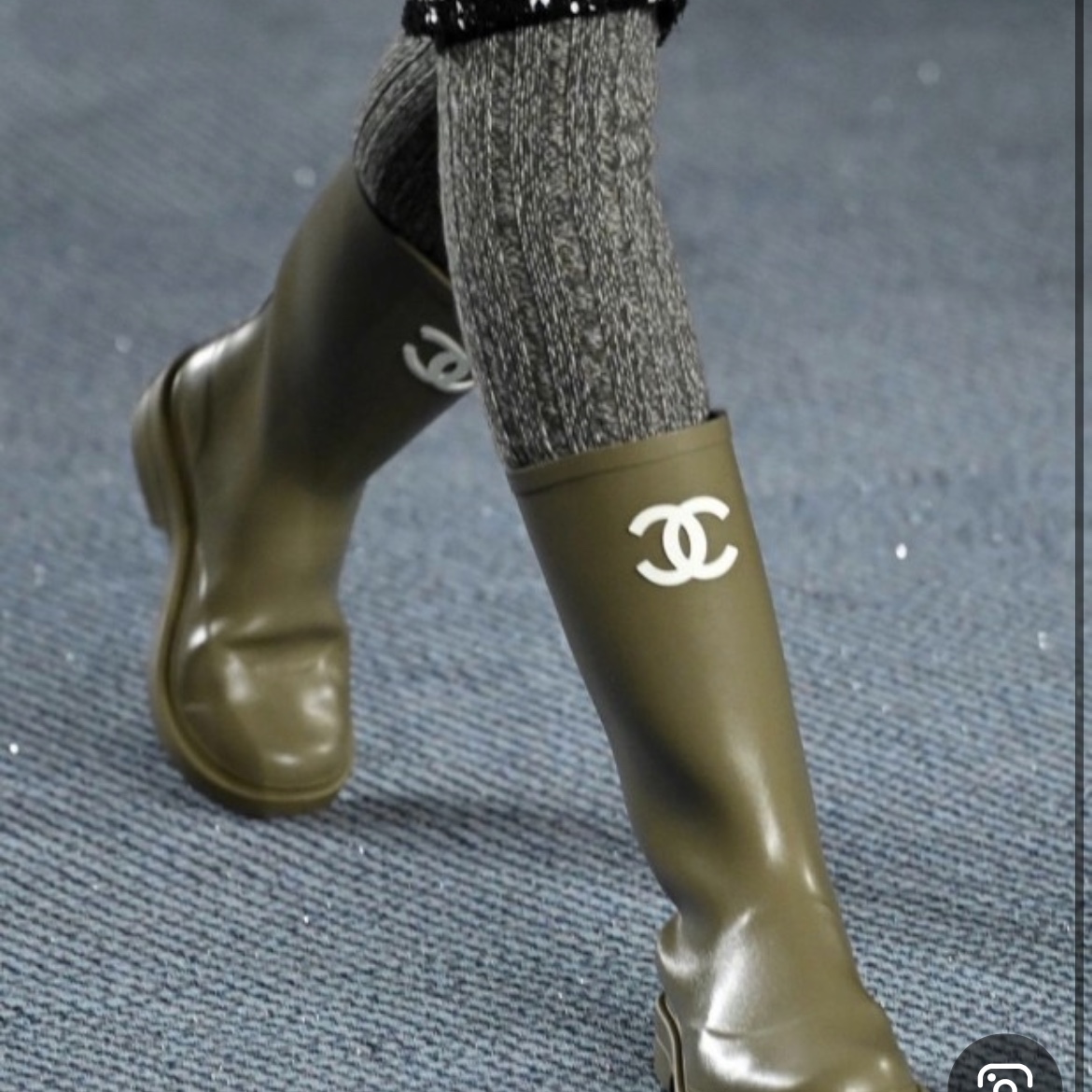 (W) Chanel High Boots Caoutchouc & Dark Beige 착용 스타일