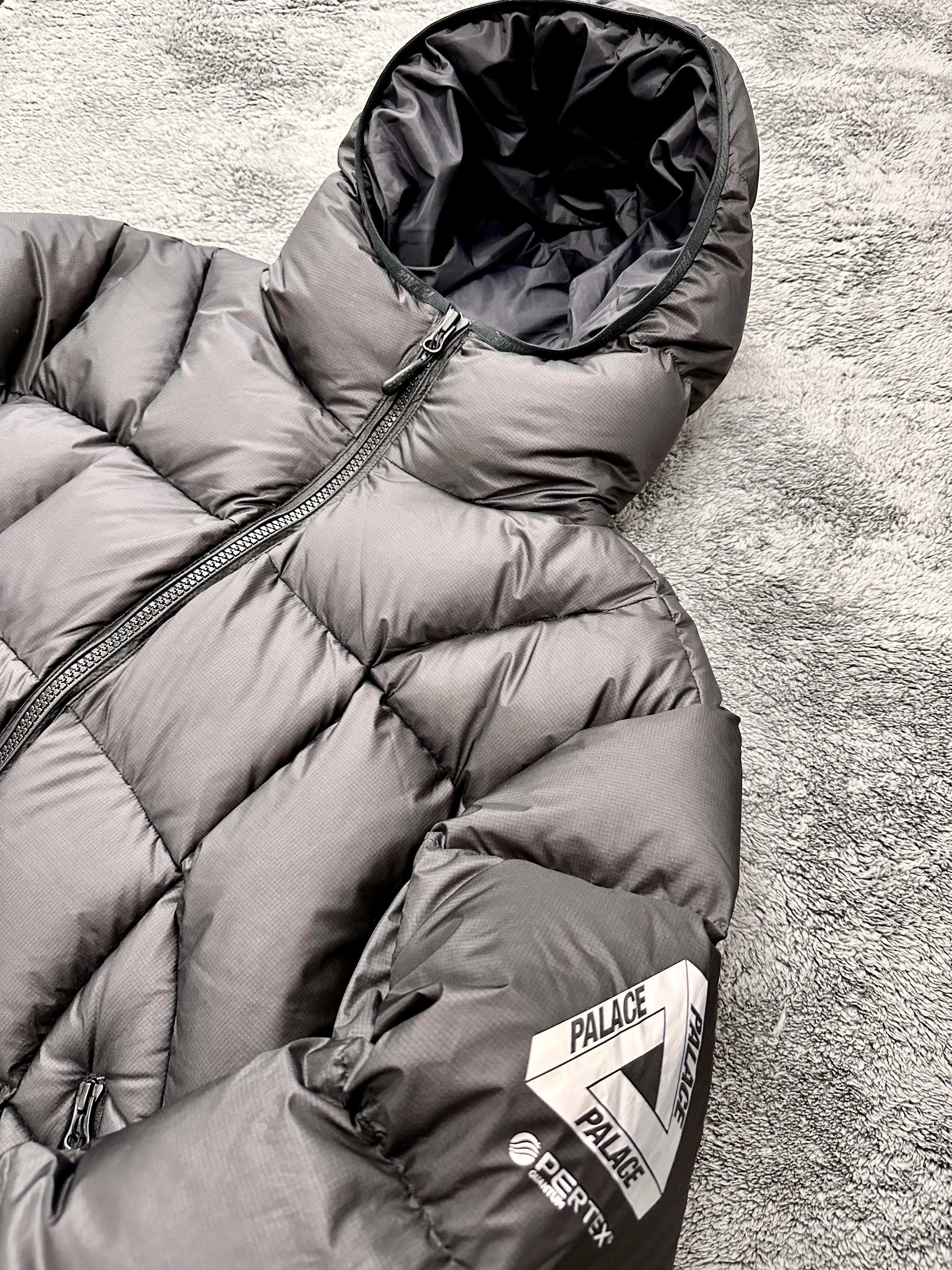 Palace Pertex Frost Balaclava Puffa Black - 22FW 착용 스타일 - 1