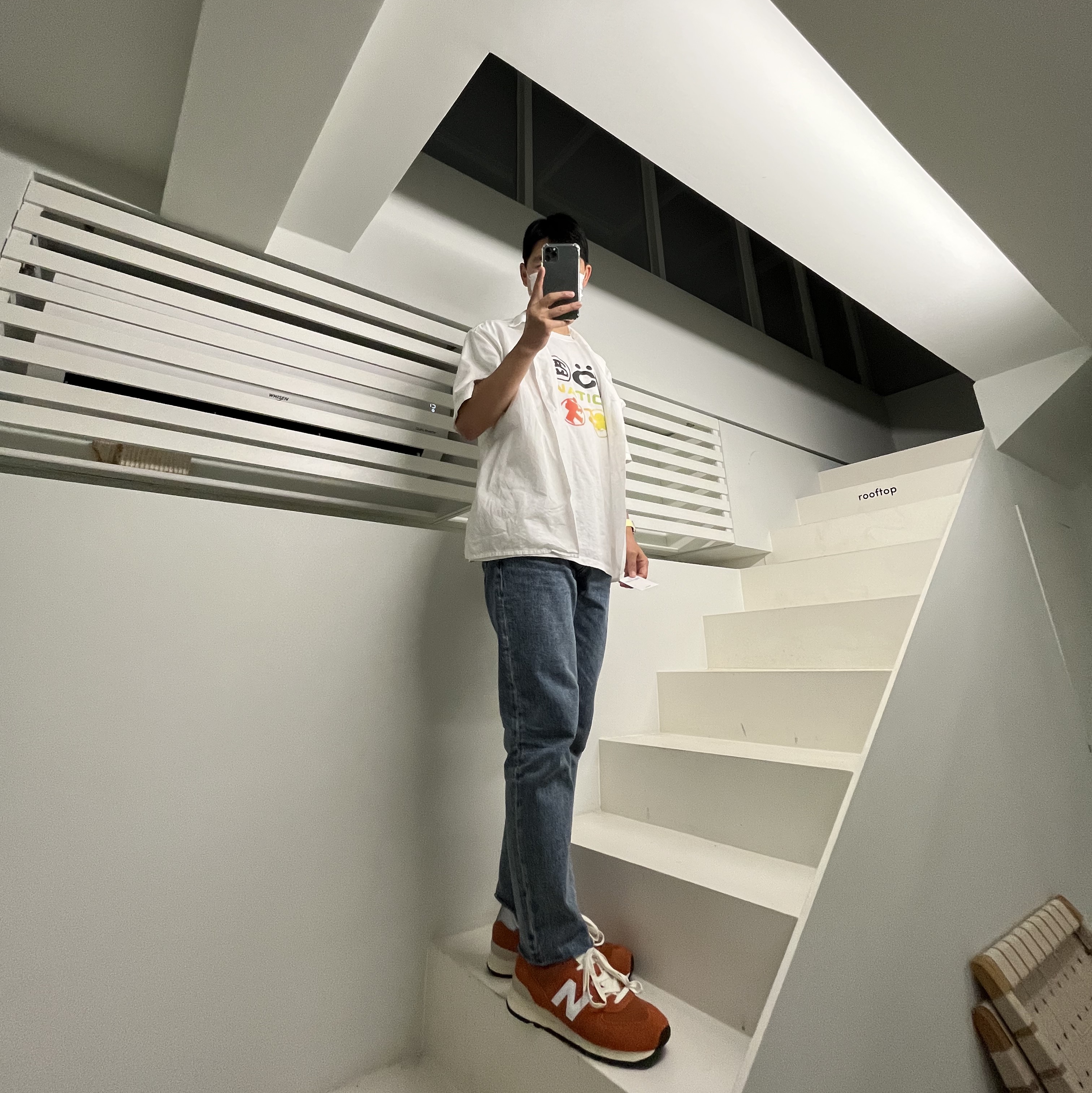 New Balance 574 Heritage Orange Burst White, Stussy x Cactus Plant Flea Market International T-Shirt White 착용 스타일