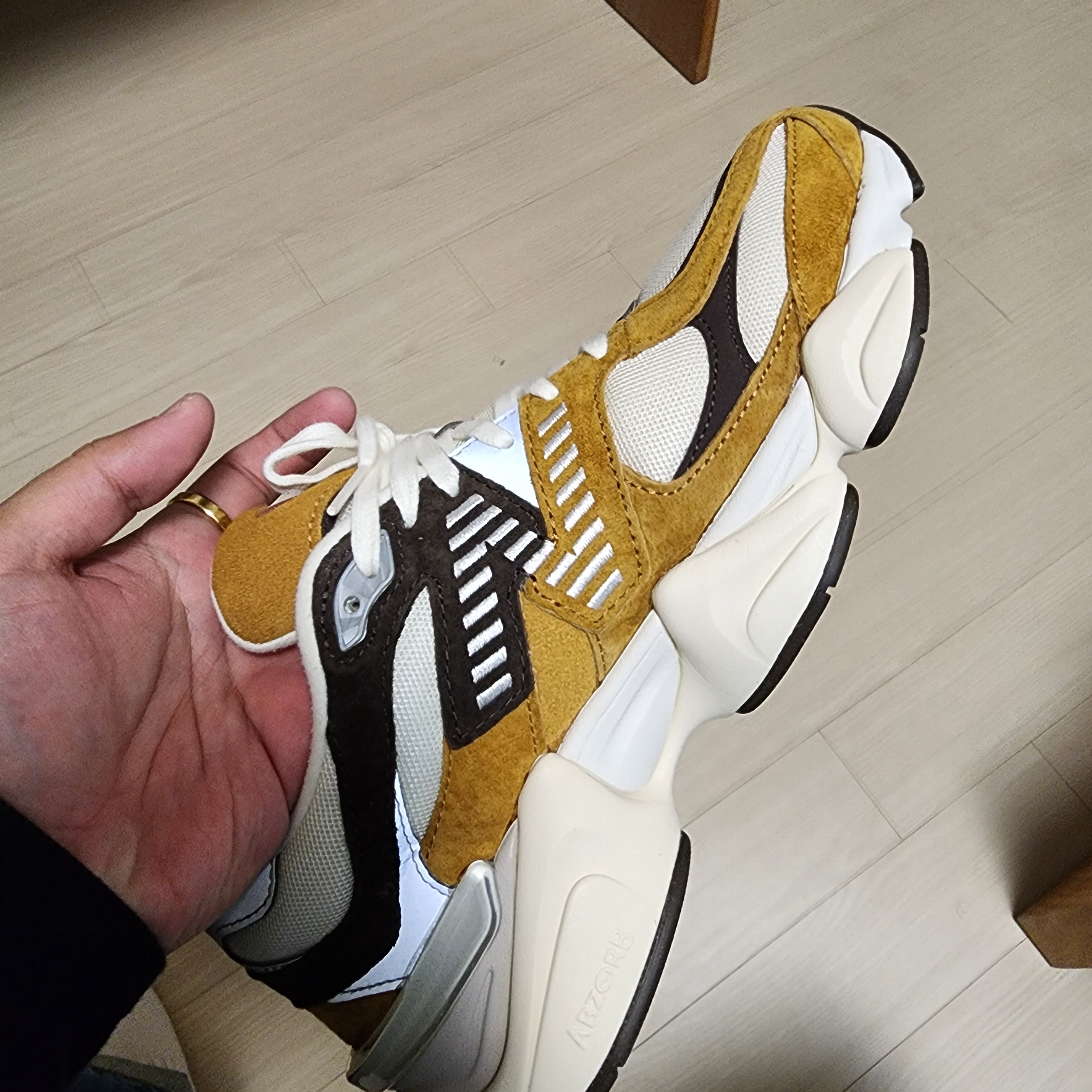 New Balance 9060 Workwear 착용 스타일 - 2
