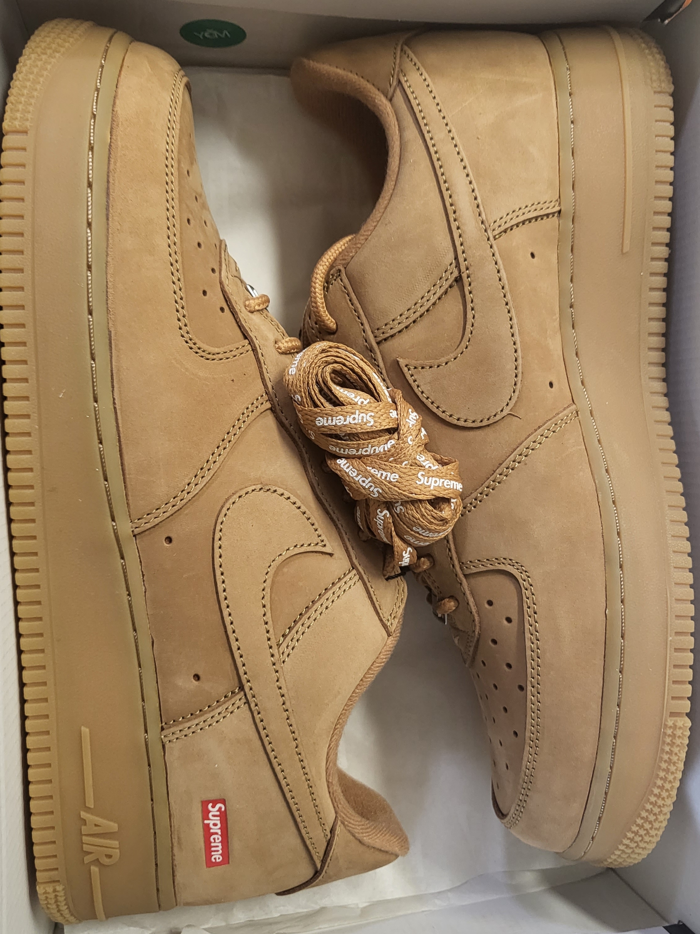Nike x Supreme Air Force 1 Low Flax 착용 스타일