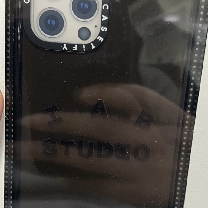 Casetify x IAB Studio iPhone Black Logo Impact Case Black 착용 스타일