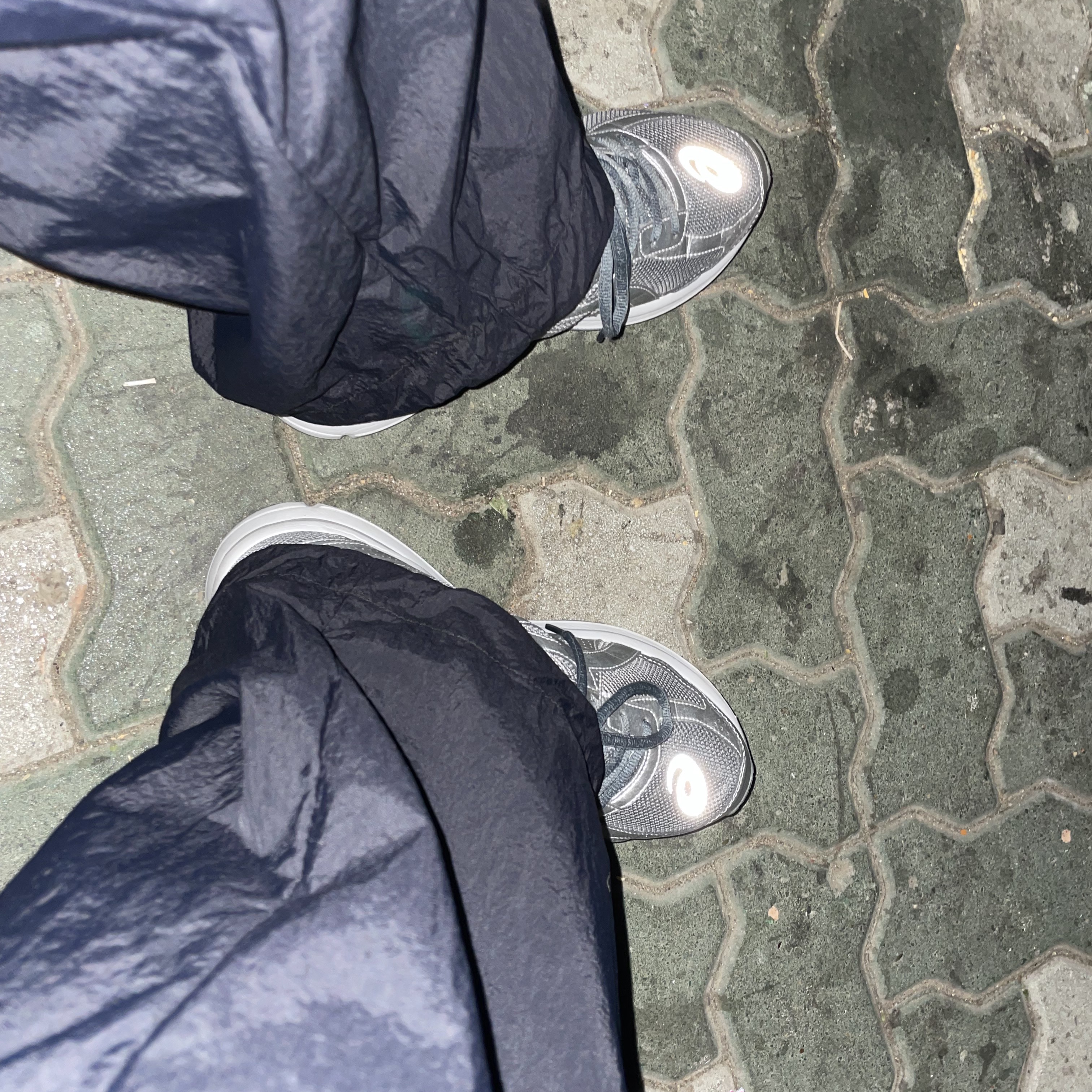 Asics Jog 100 S SMU Sheet Rock Pure Silver - 2E Wide 착용 스타일 - 1