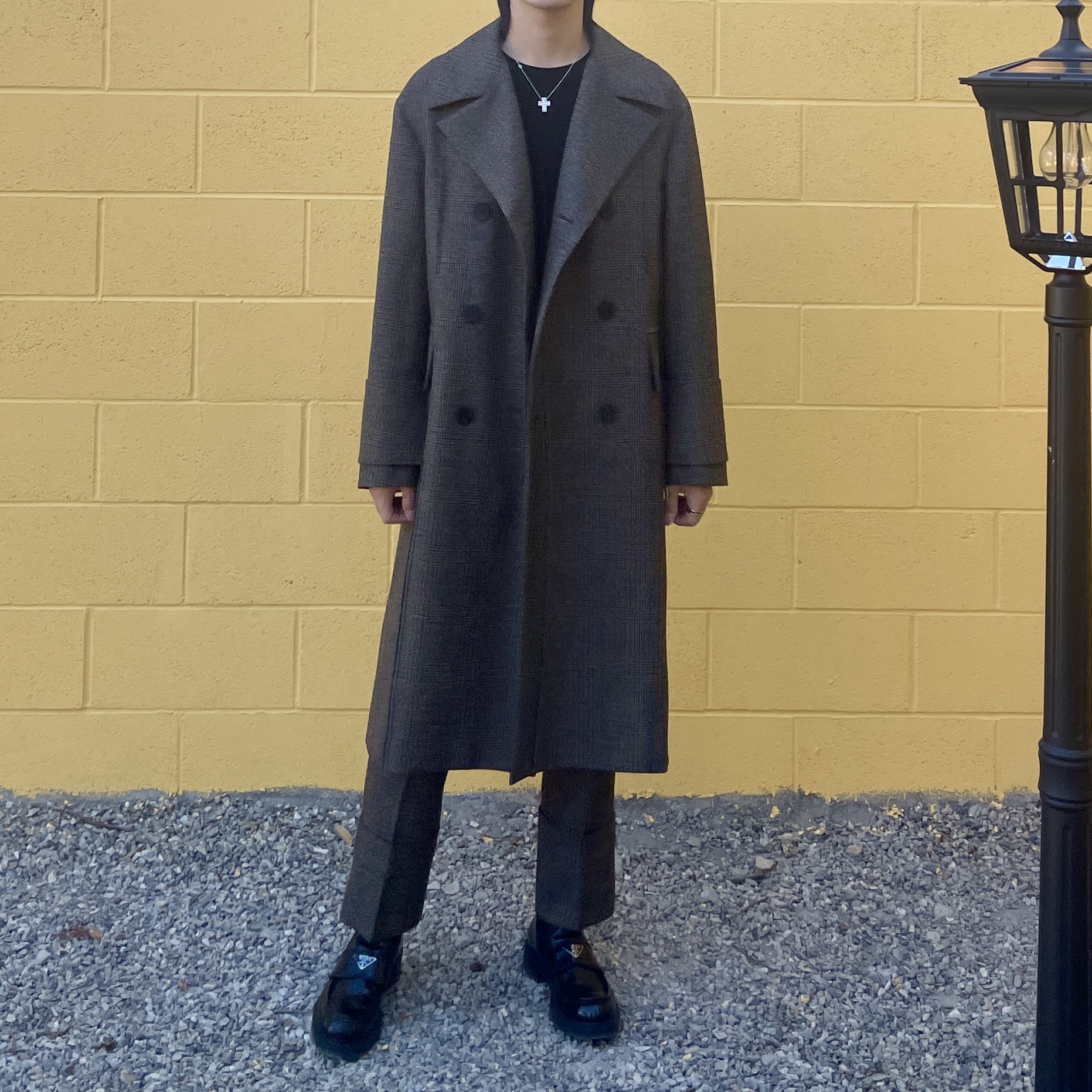 Wooyoungmi Belted Turn Up Check Coat Brown - 22FW, Wooyoungmi Wool Cabra Crop Trousers Brown - 22FW 착용 스타일 - 2