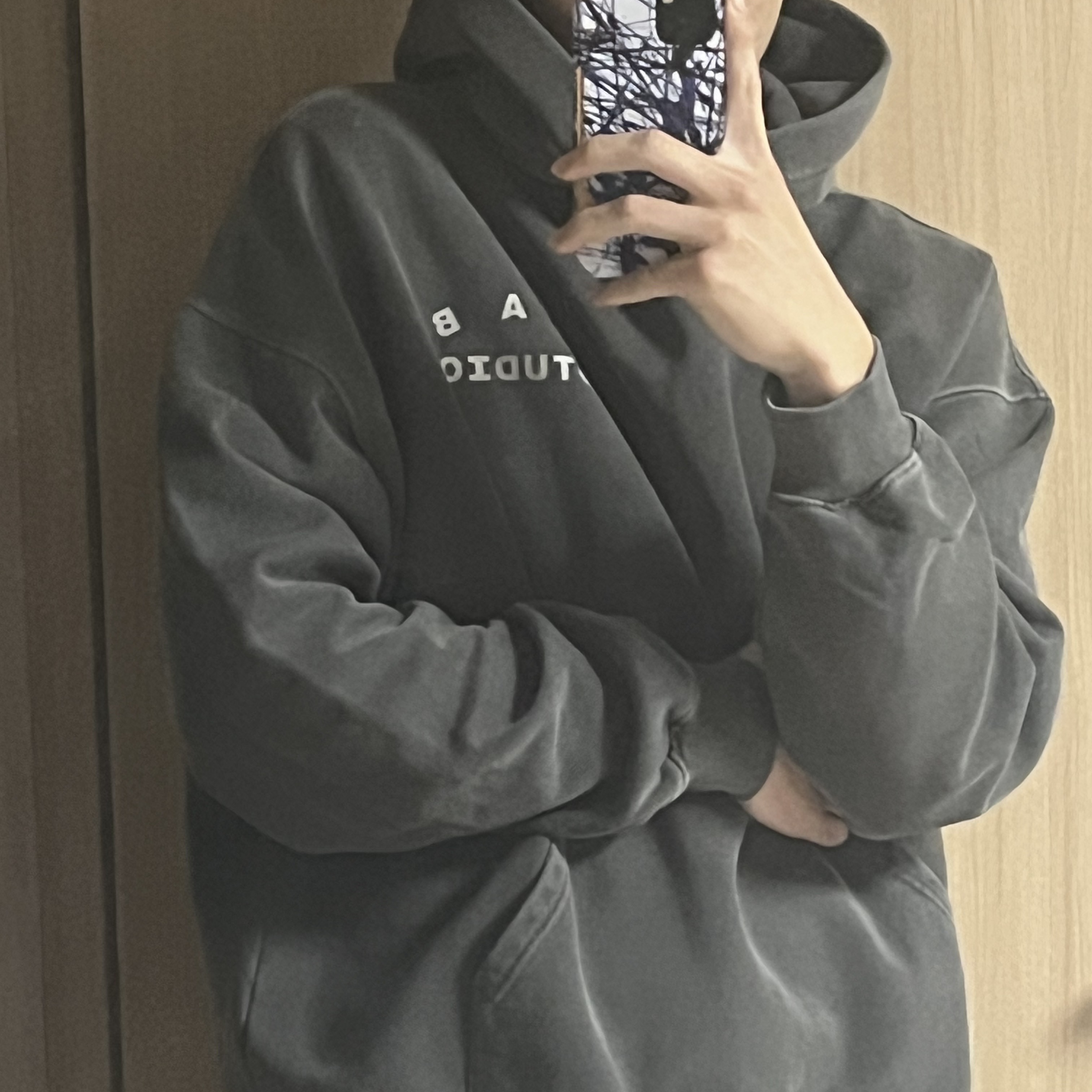 IAB Studio Pigment Hoodie & Sack Black 착용 스타일 - 3