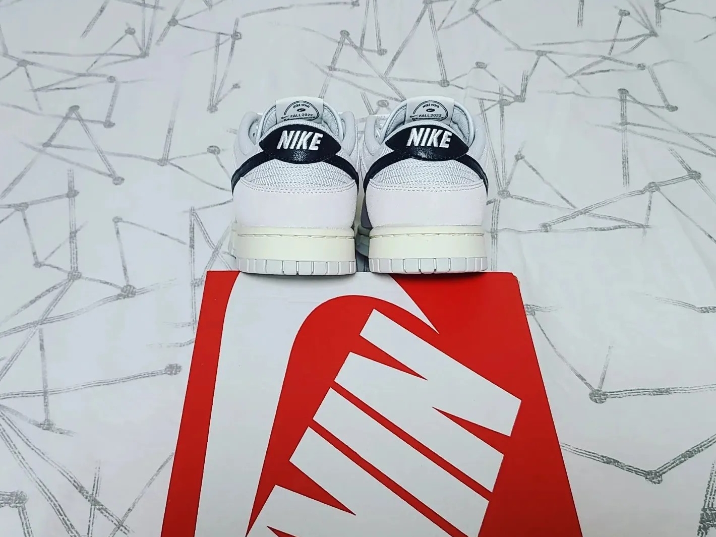 Nike Dunk Low SE Photon Dust and Summit White 착용 스타일 - 5