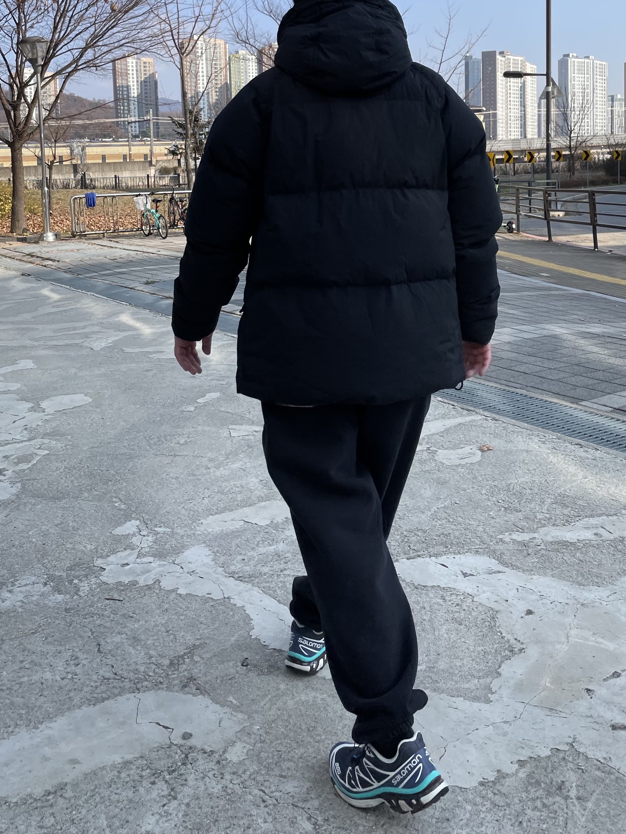 Ten C Artic Down Parka Black, Nike x Stussy NRG RA Washed Fleece Pants Black (DN4030-010) 착용 스타일 - 5