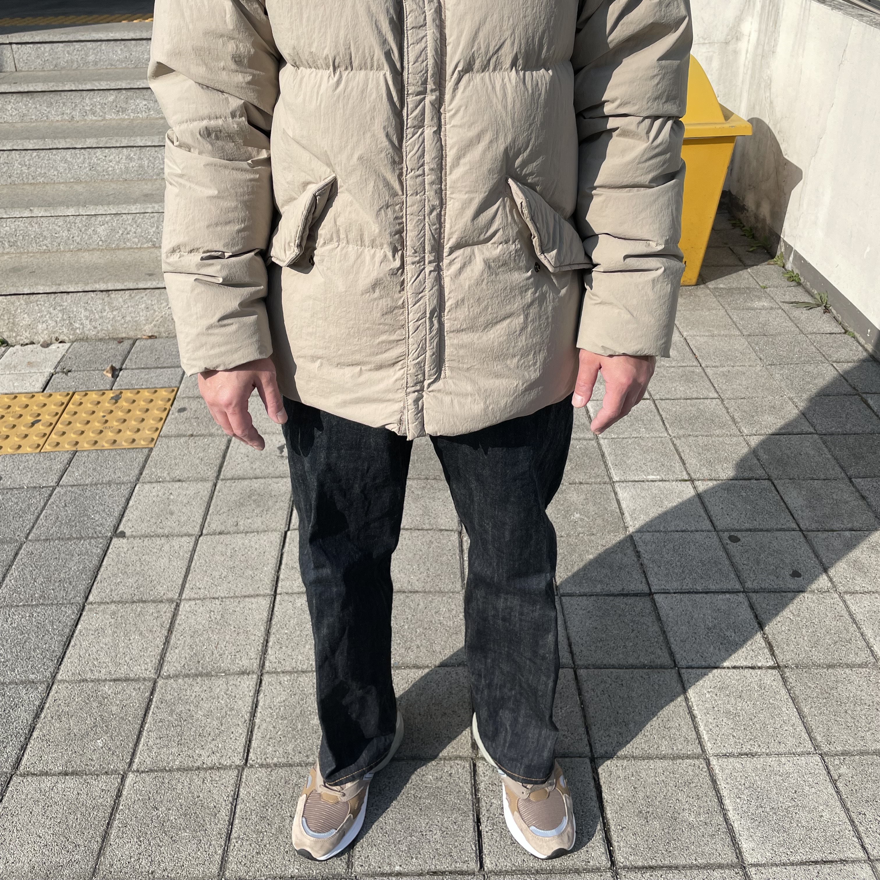 Ten C Artic Down Parka Pale Taupe, New Balance 920 Made in UK Desert Pack Camel 착용 스타일 - 4