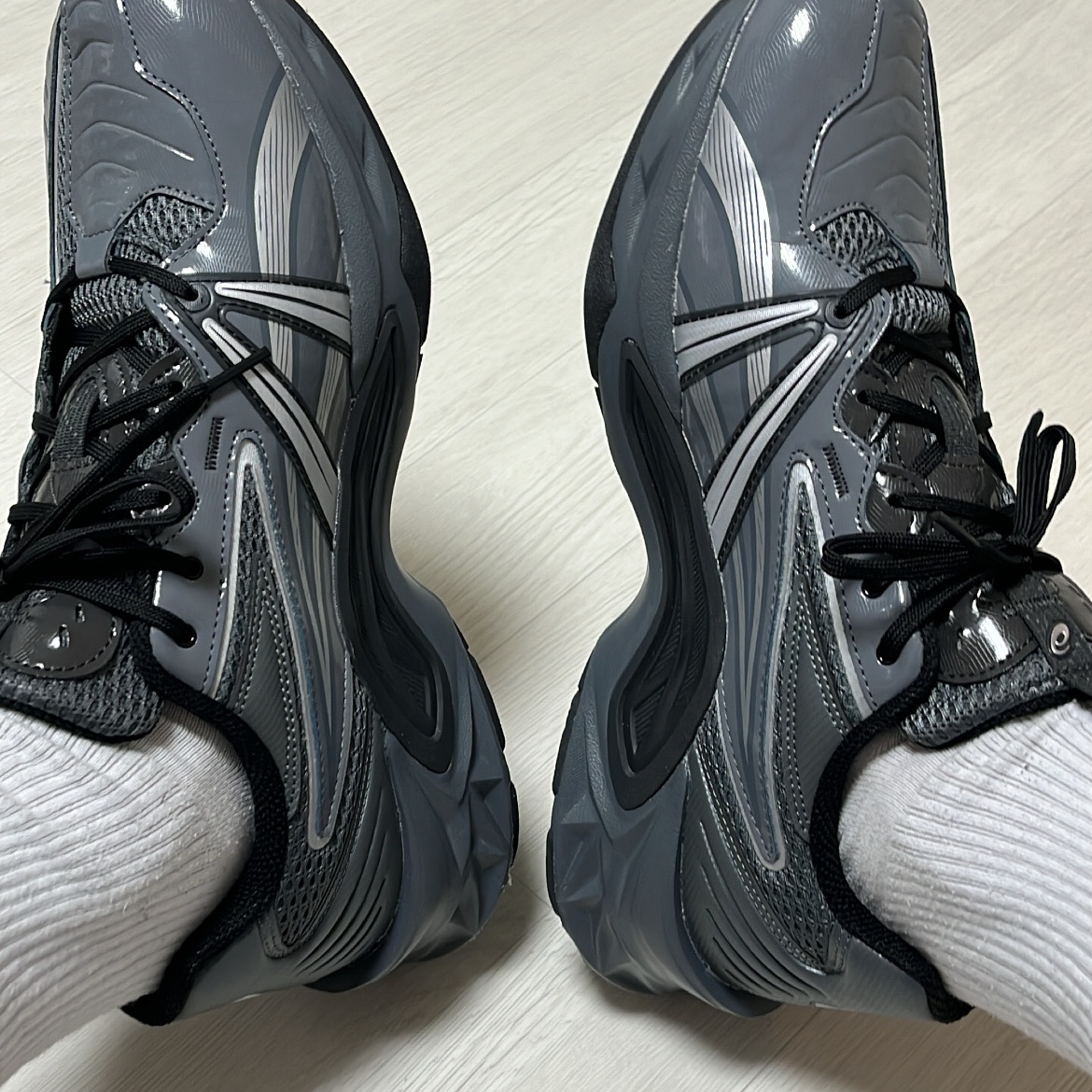 Asics HN2-S Protoblast Steel Grey 착용 스타일 - 3