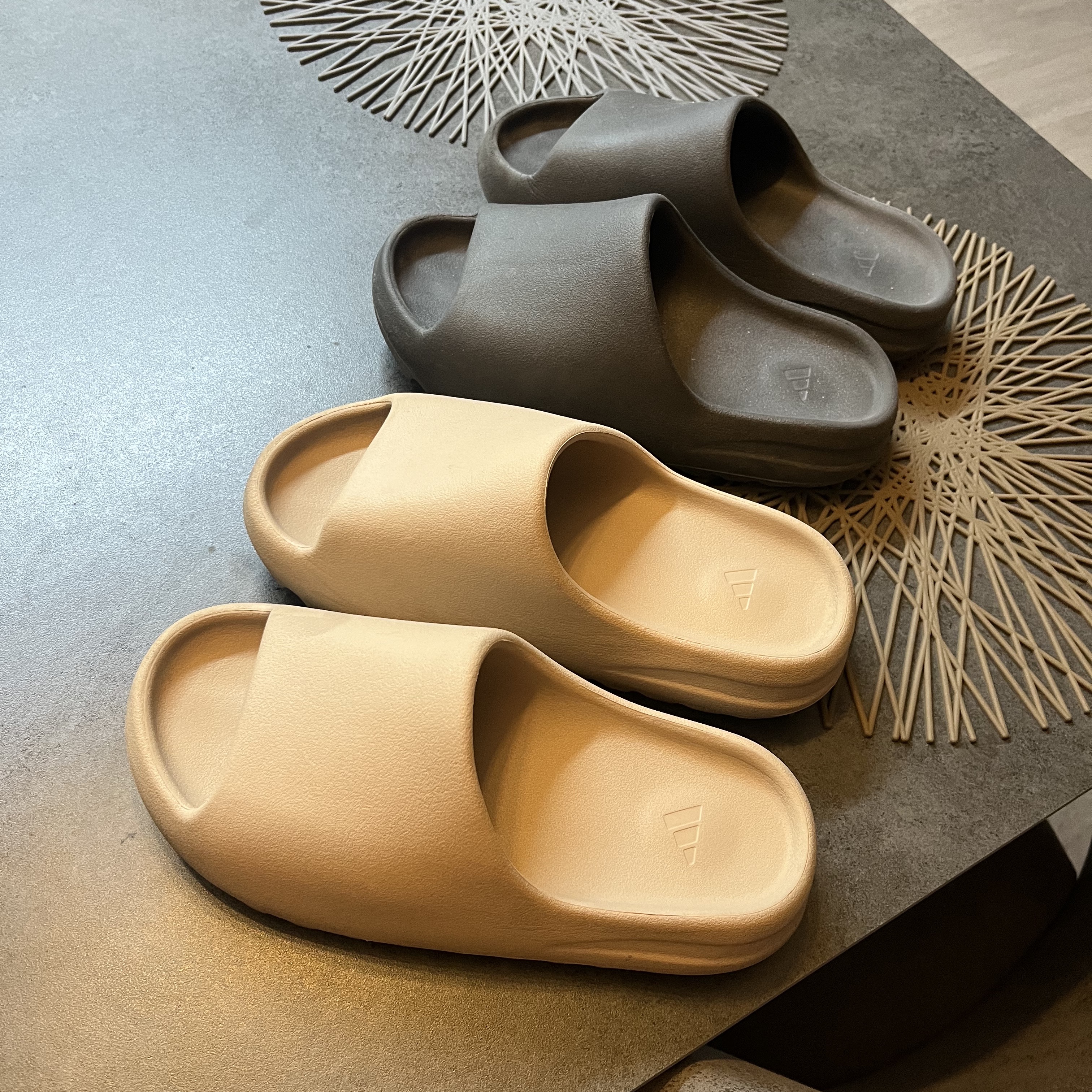 Adidas Yeezy Slide Onyx, Adidas Yeezy Slide Pure 착용 스타일