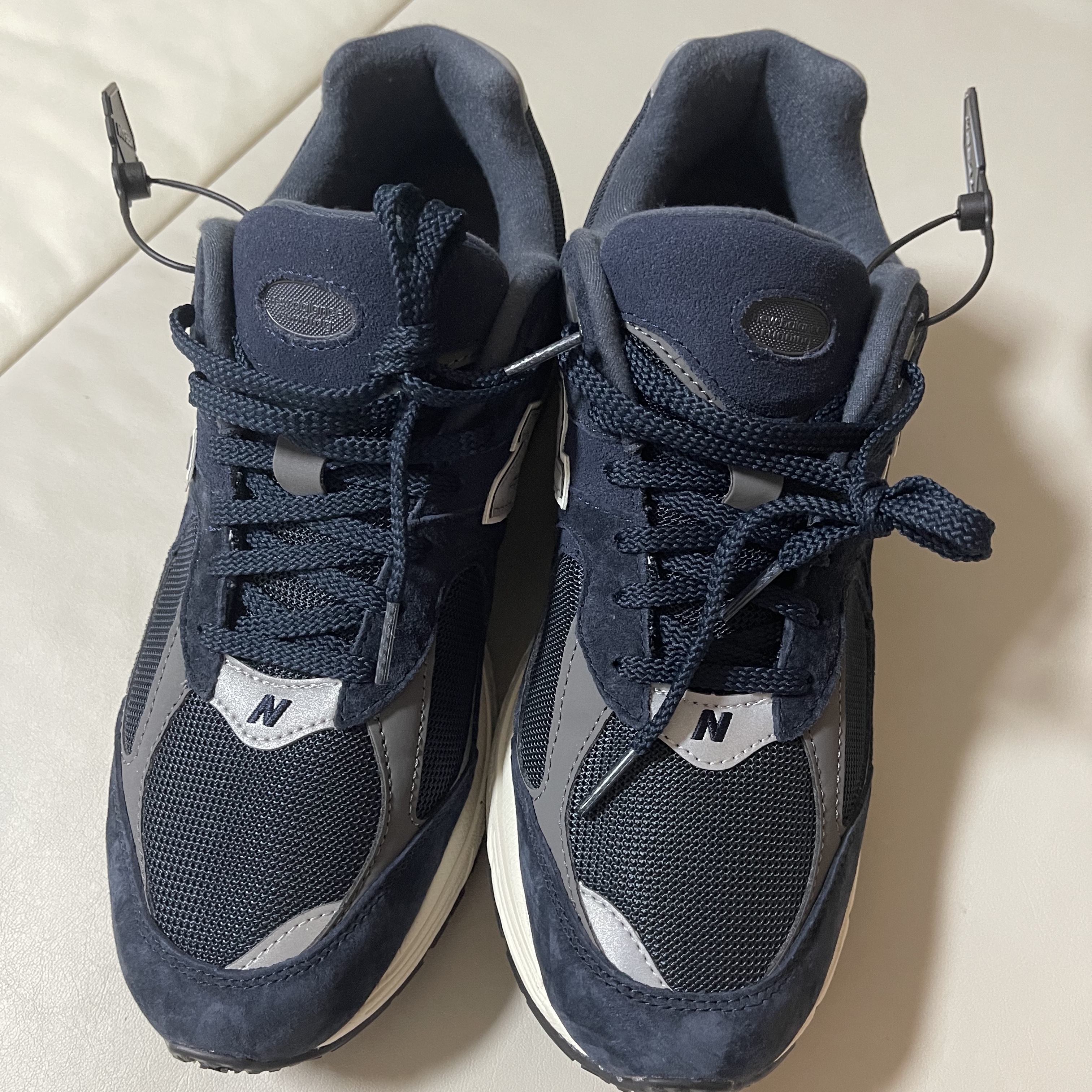 New Balance 2002R Eclipse Castlerock 착용 스타일 - 1