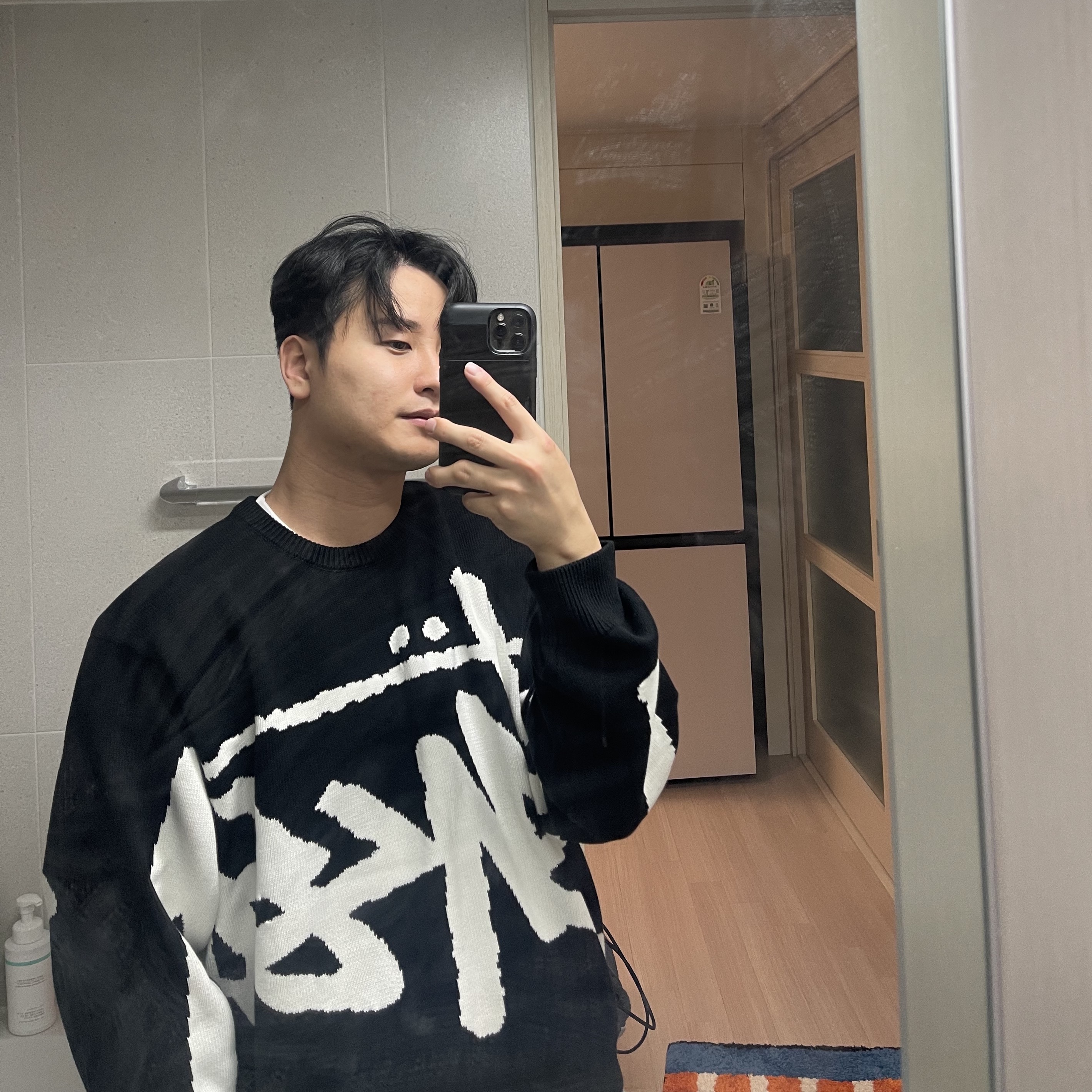 Stussy Stock Sweater Black 착용 스타일 - 2