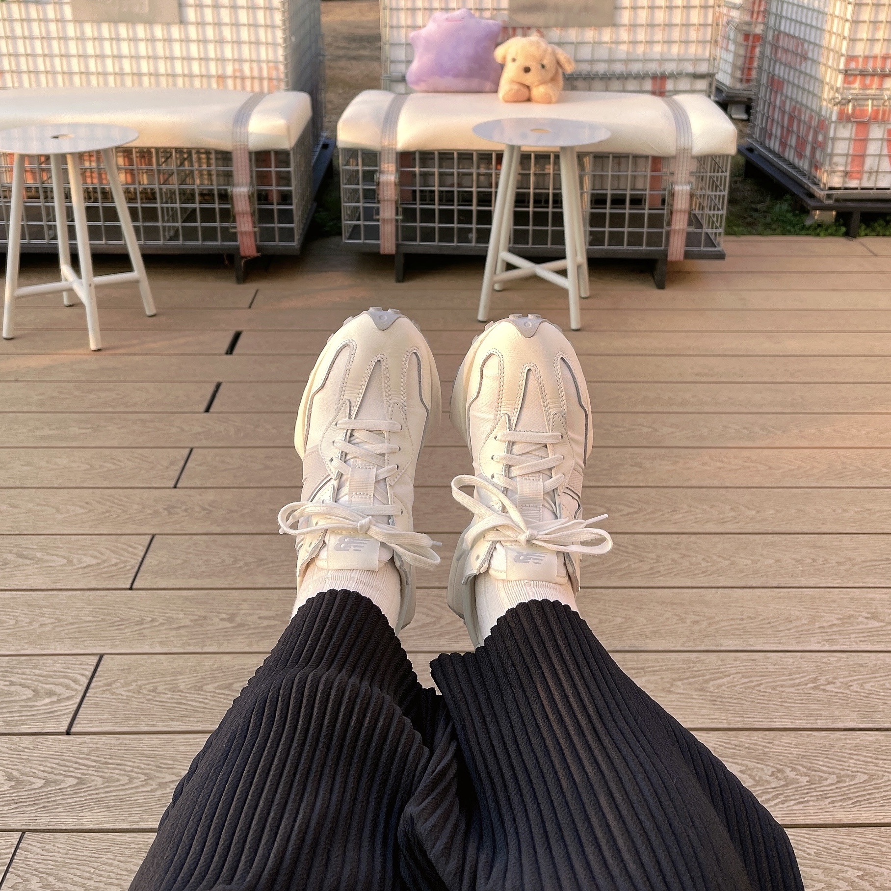 New Balance 327 Shifted White Pack 착용 스타일