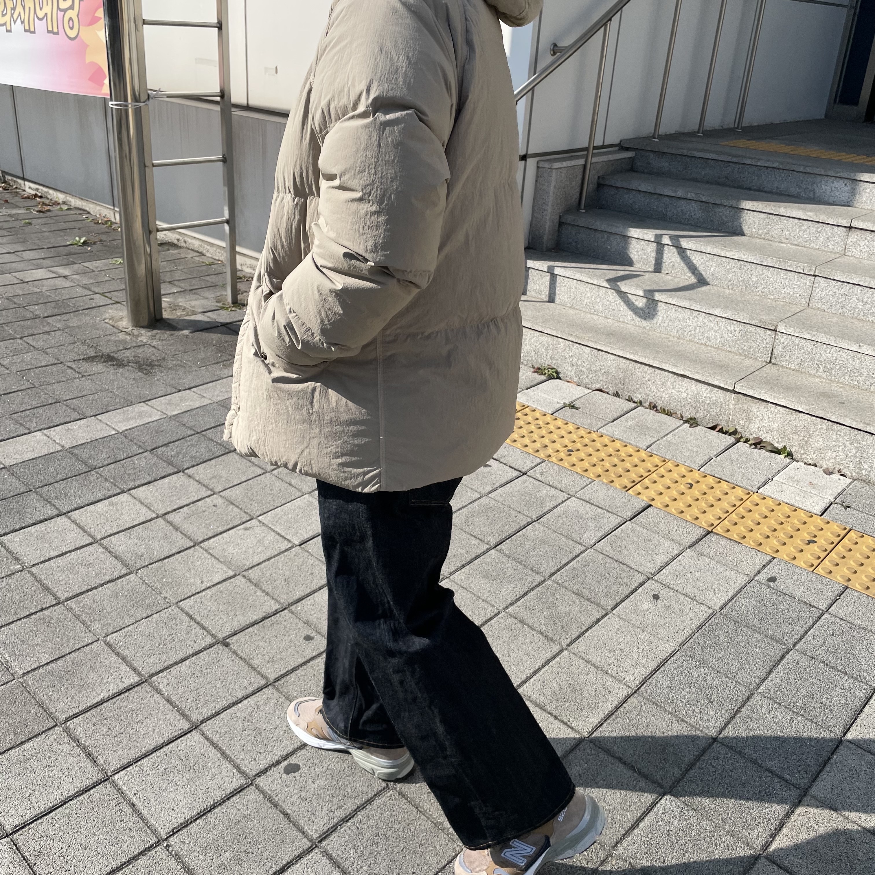 Ten C Artic Down Parka Pale Taupe, New Balance 920 Made in UK Desert Pack Camel 착용 스타일 - 3