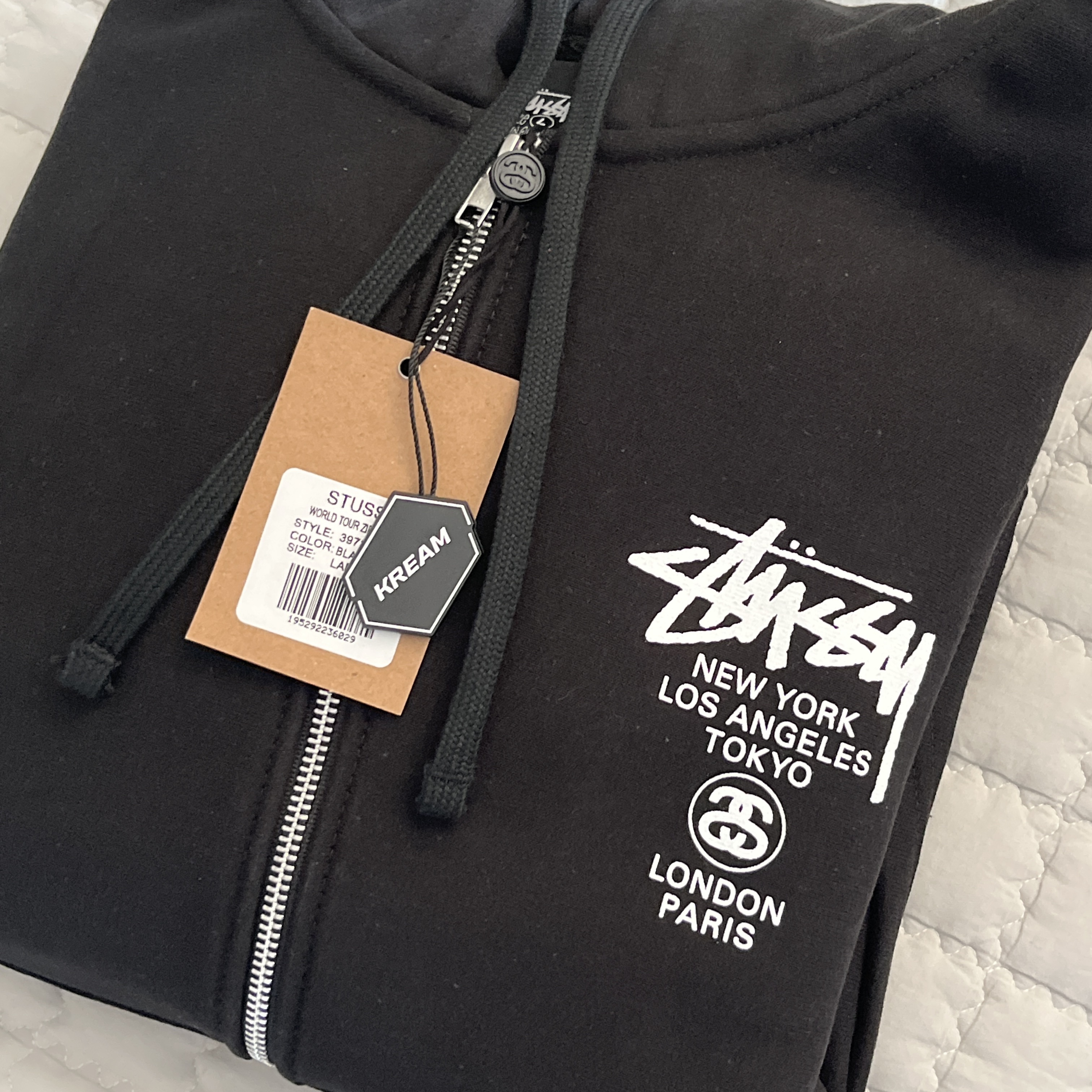 Stussy World Tour Zip Hoodie Black 2022 착용 스타일