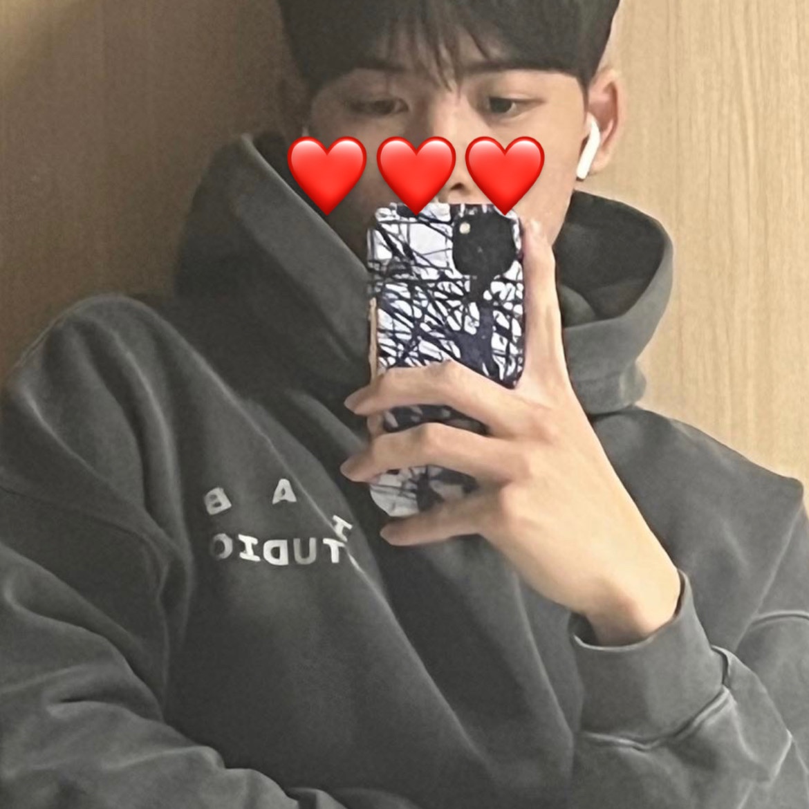 IAB Studio Pigment Hoodie & Sack Black 착용 스타일 - 1