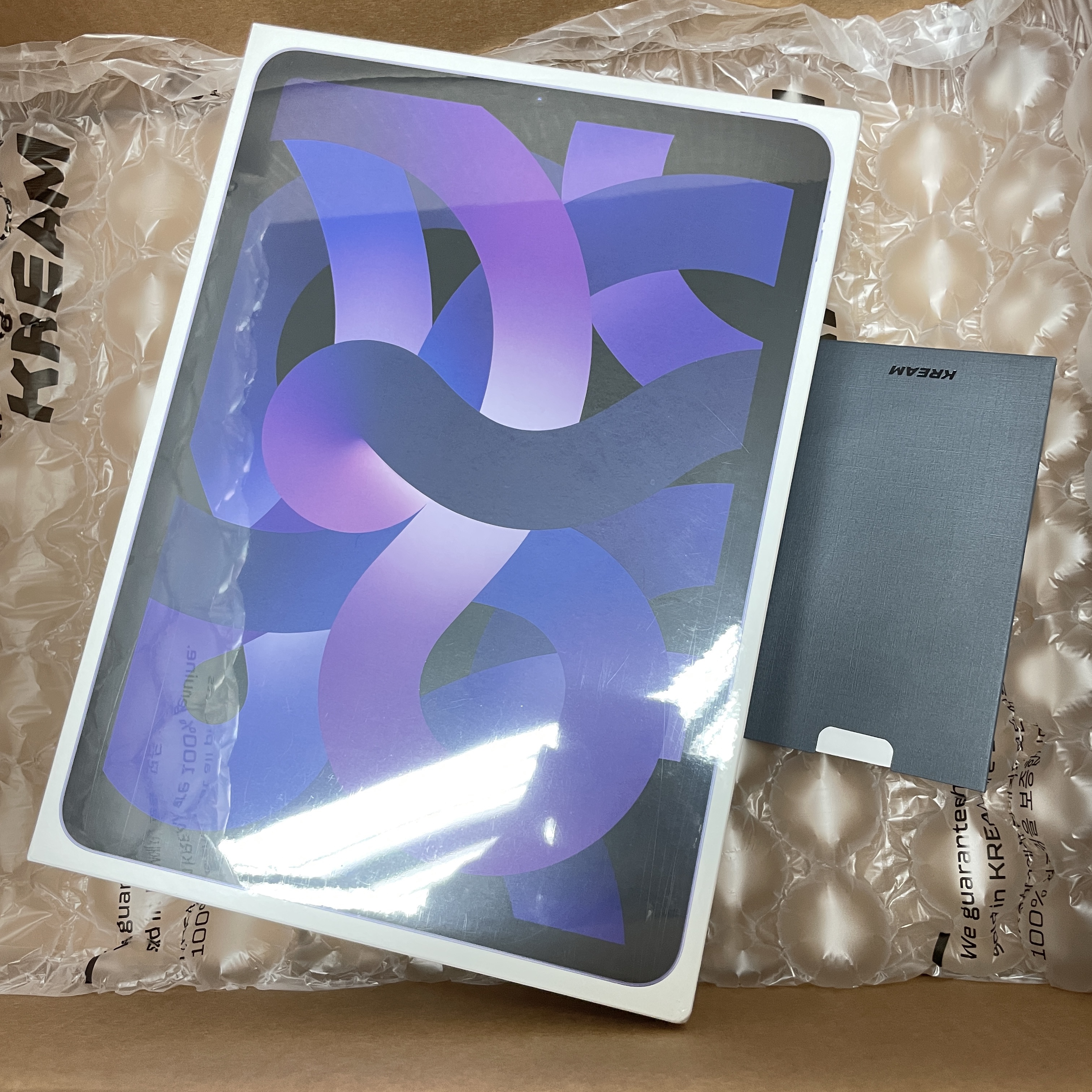 Apple iPad Air 5th Gen Wifi 64GB Purple (Korean Ver.) 착용 스타일