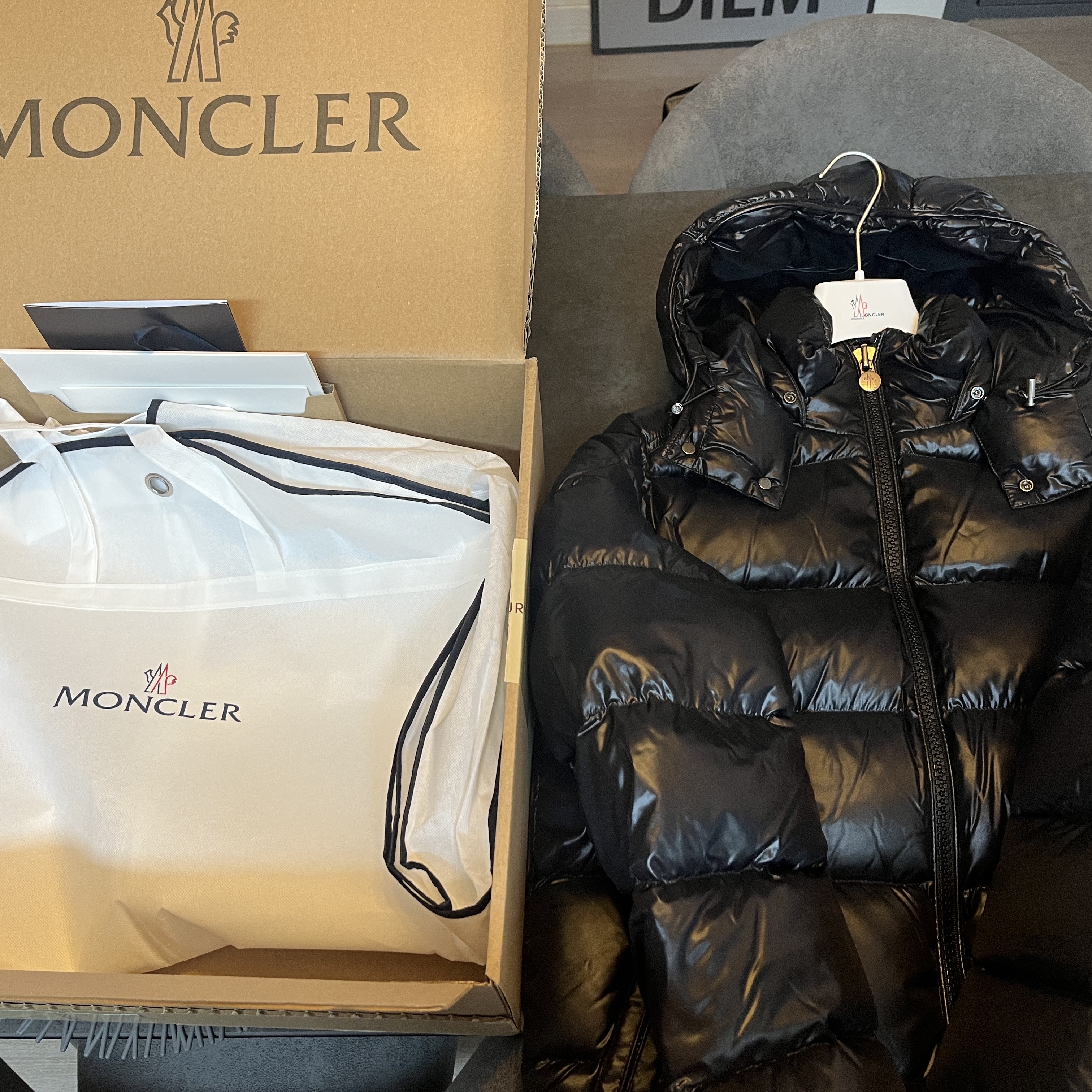 Moncler Maya Short Down Jacket Black - 22FW 착용 스타일