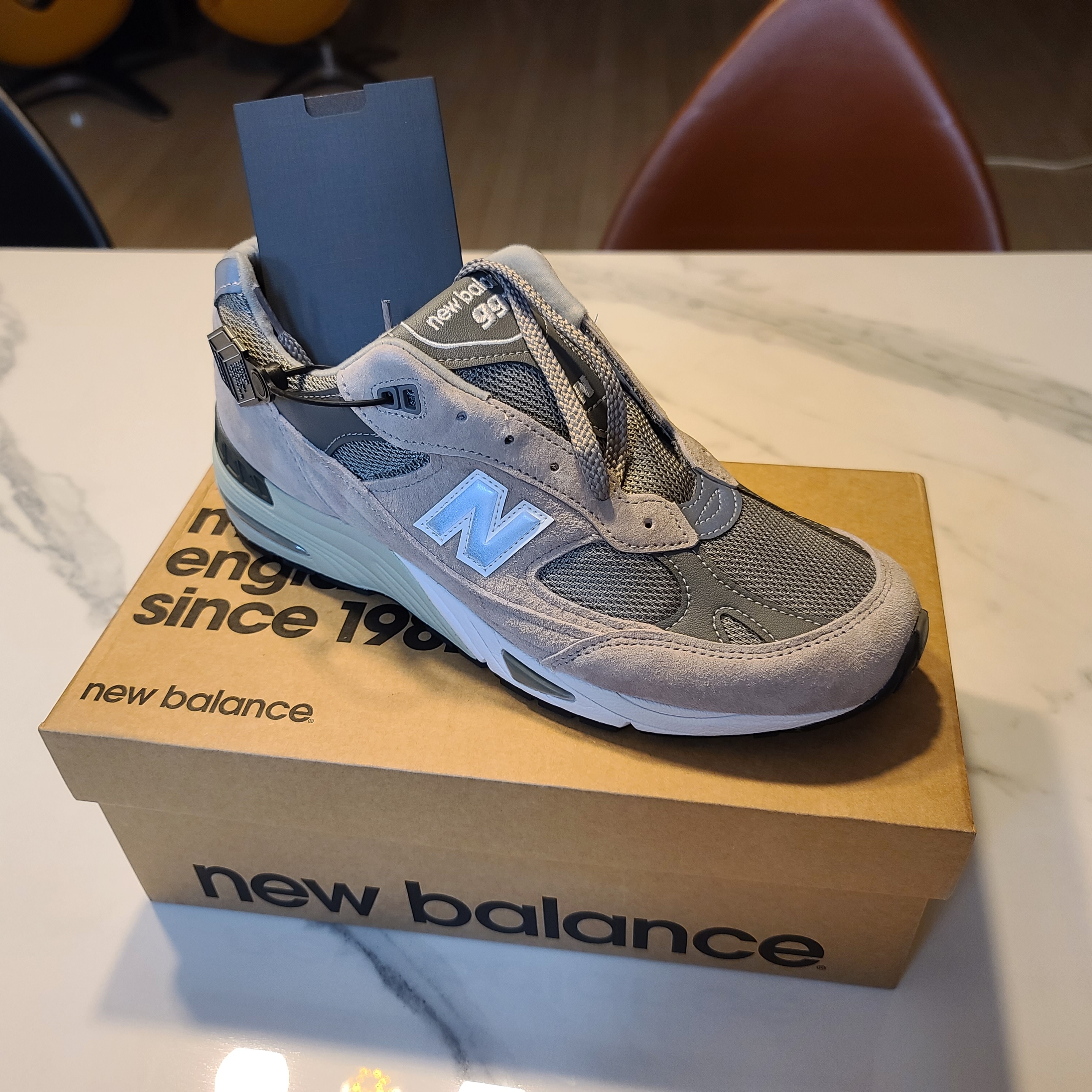 New Balance 991 Made in UK Grey 착용 스타일 - 1