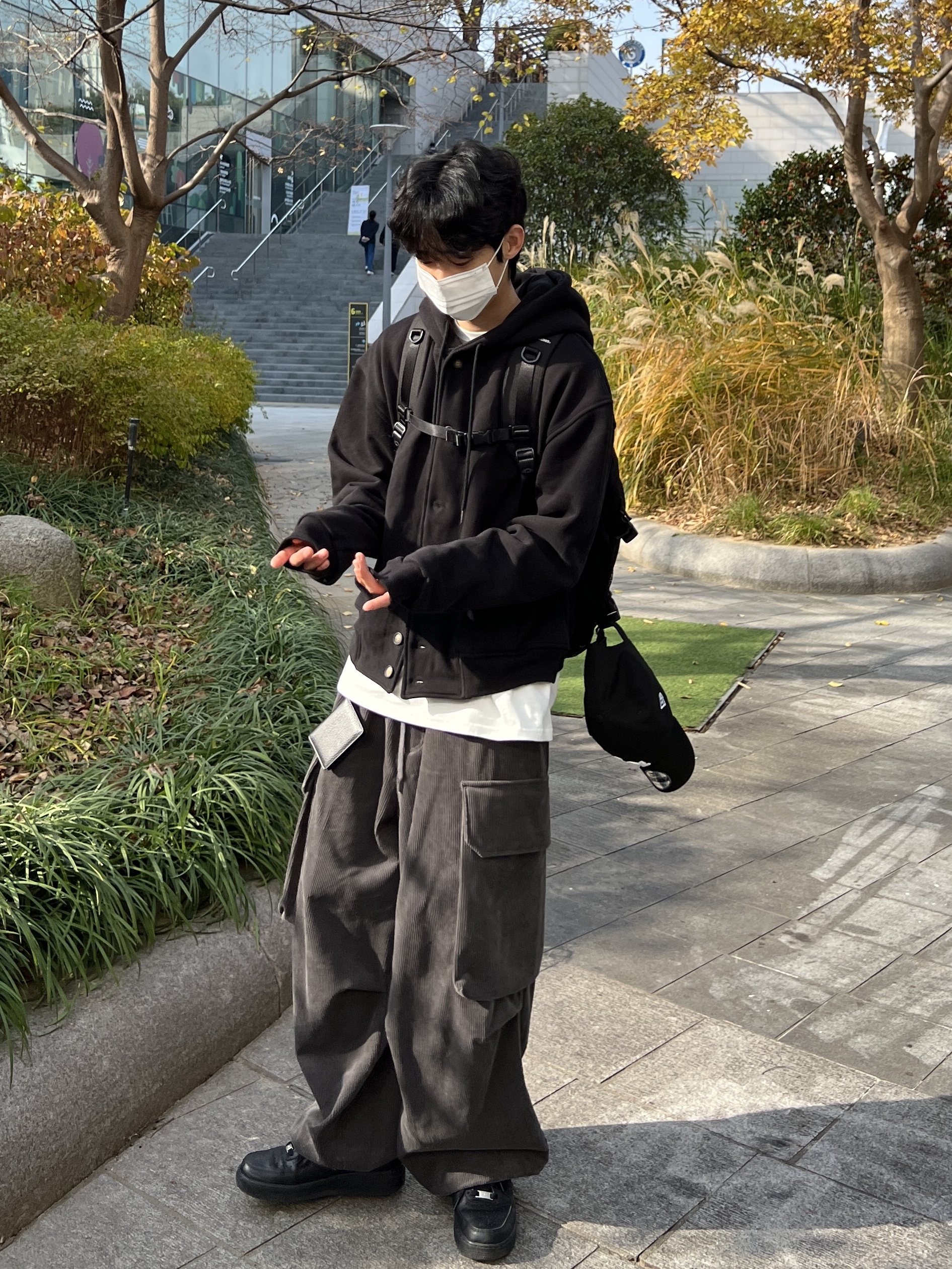 Nike Air Force 1 '07 Low White, Nike Air Force 1 '07 Low Triple Black 착용 스타일 - 4