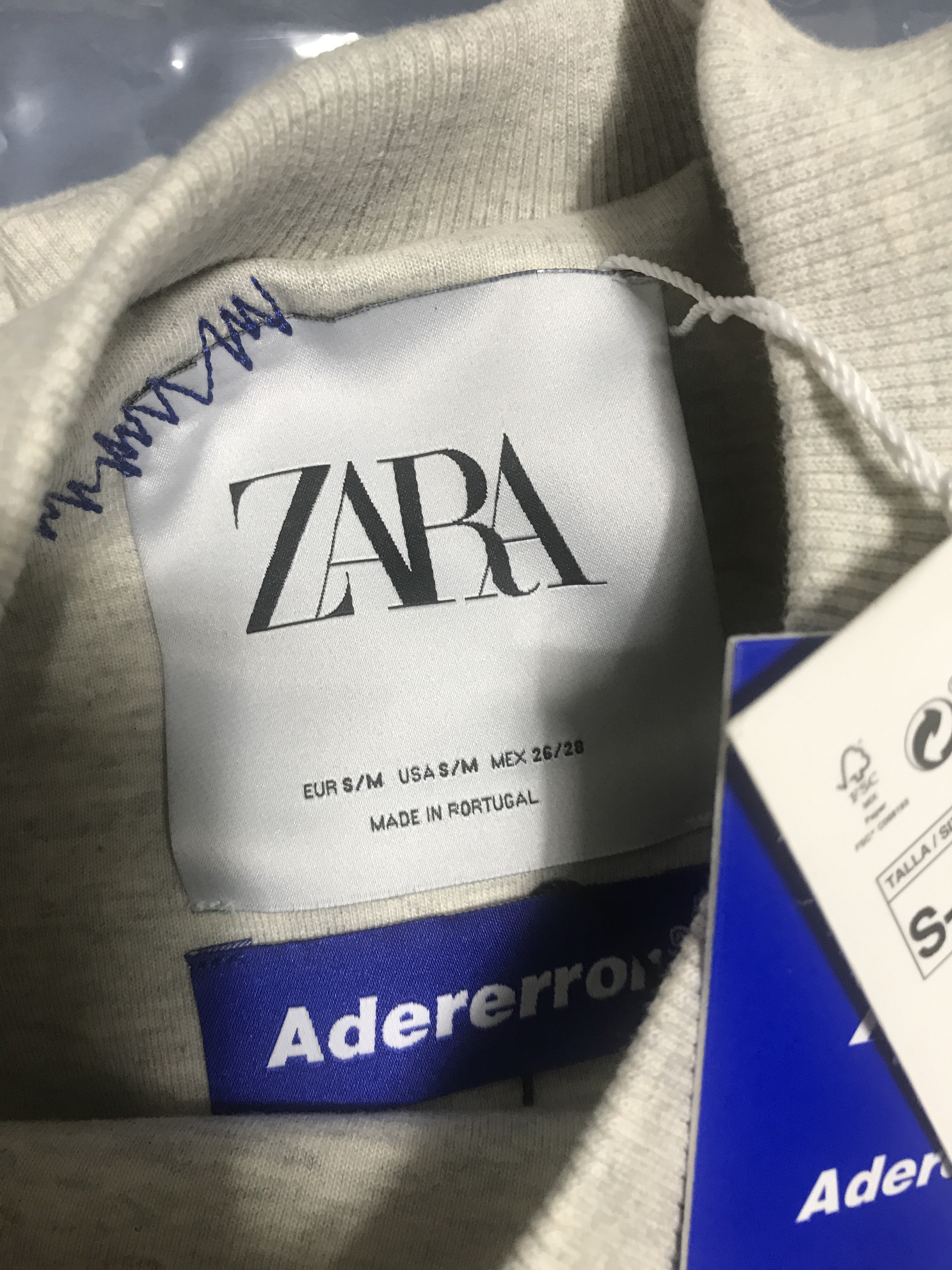 Zara x Ader Error Alphabet Sweatshirt Light Grey 착용 스타일 - 1