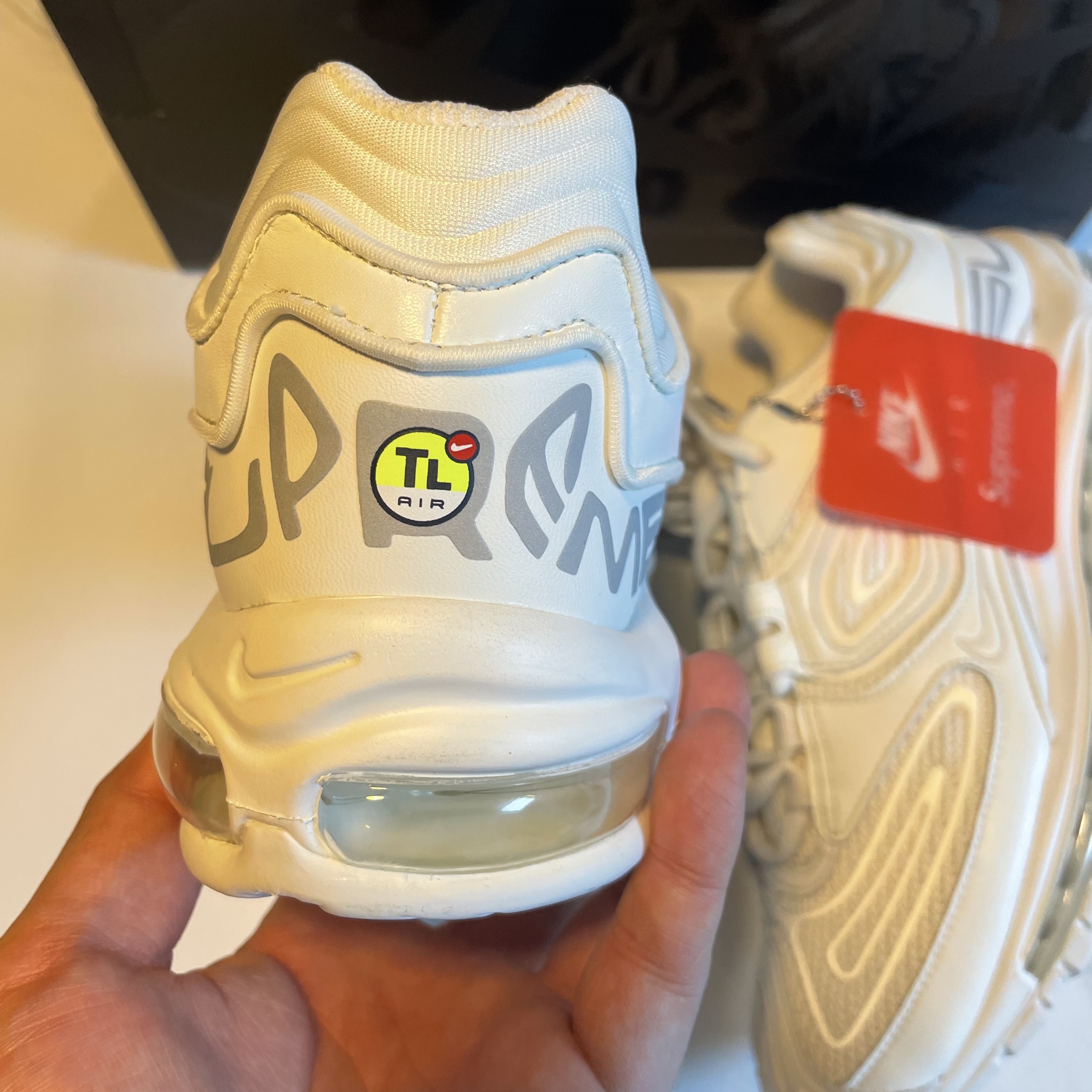 Nike x Supreme Air Max 98 TL White 착용 스타일 - 4
